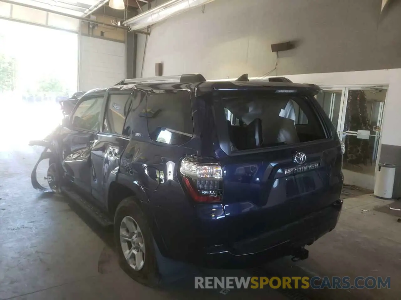3 Photograph of a damaged car JTEMU5JR5M5862800 TOYOTA 4RUNNER 2021