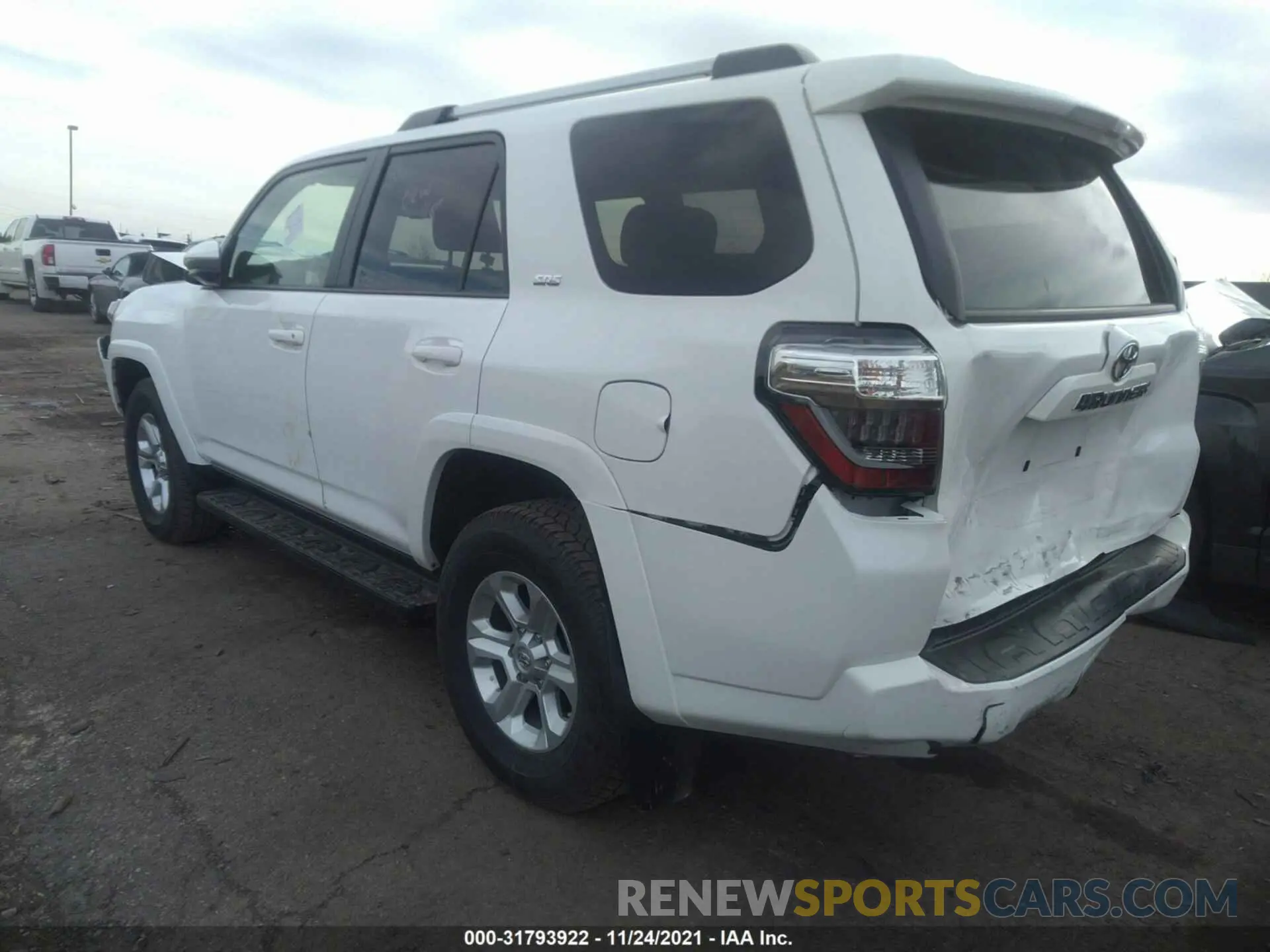 3 Photograph of a damaged car JTEMU5JR5M5942372 TOYOTA 4RUNNER 2021