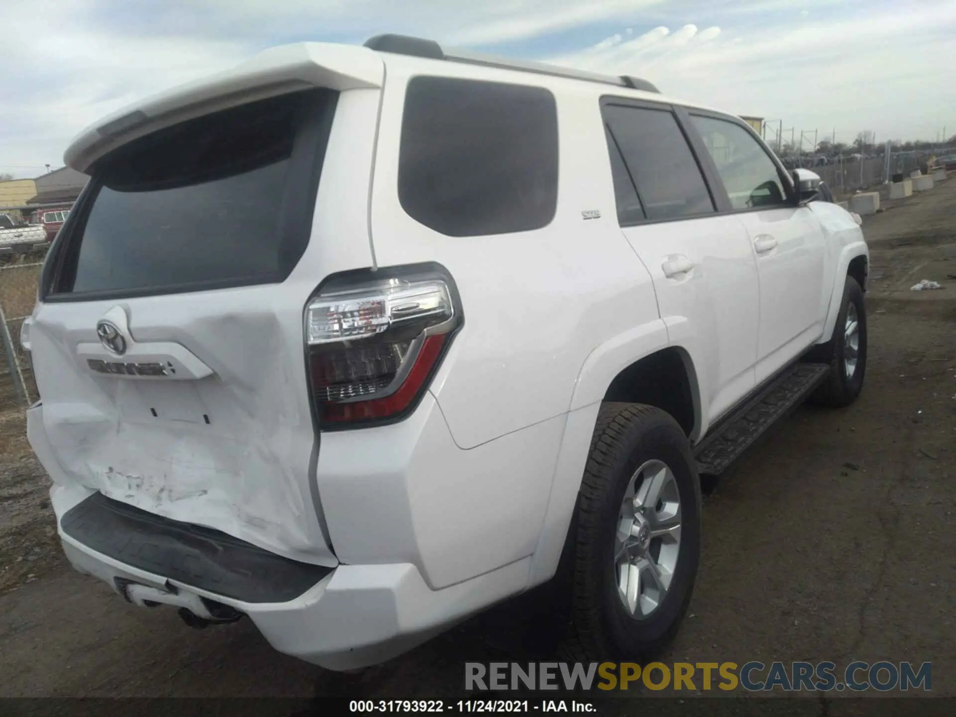 4 Photograph of a damaged car JTEMU5JR5M5942372 TOYOTA 4RUNNER 2021
