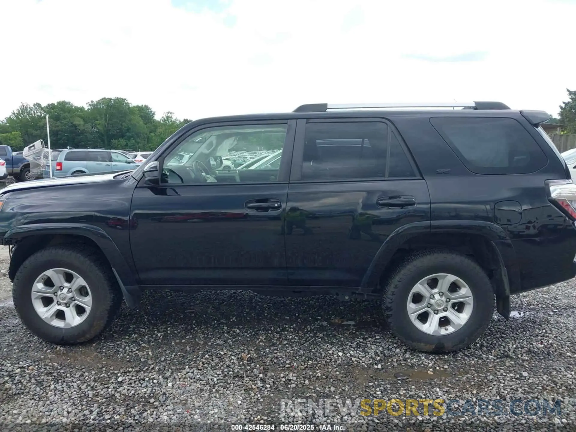 14 Photograph of a damaged car JTEMU5JR6M5882070 TOYOTA 4RUNNER 2021