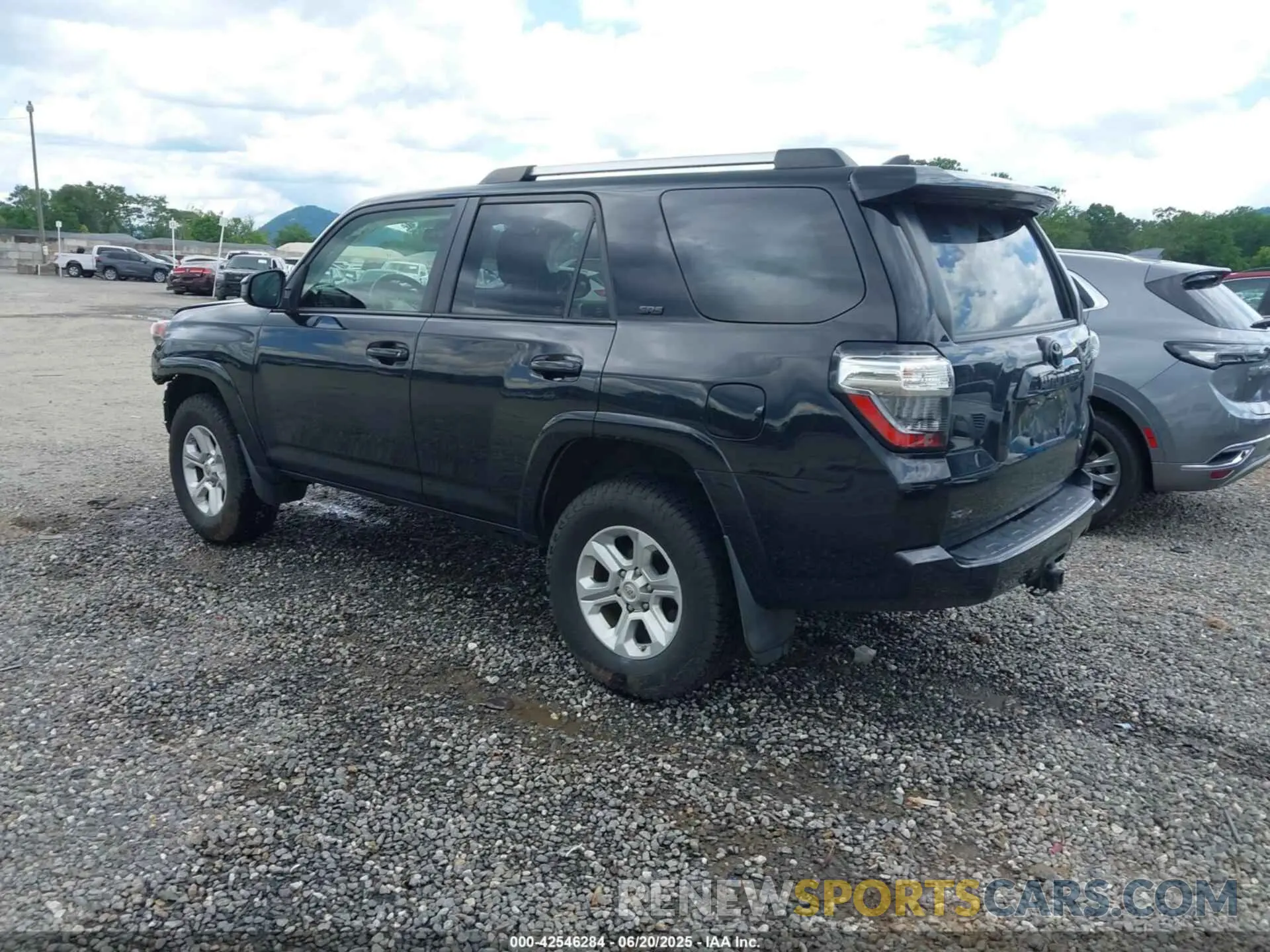 3 Photograph of a damaged car JTEMU5JR6M5882070 TOYOTA 4RUNNER 2021