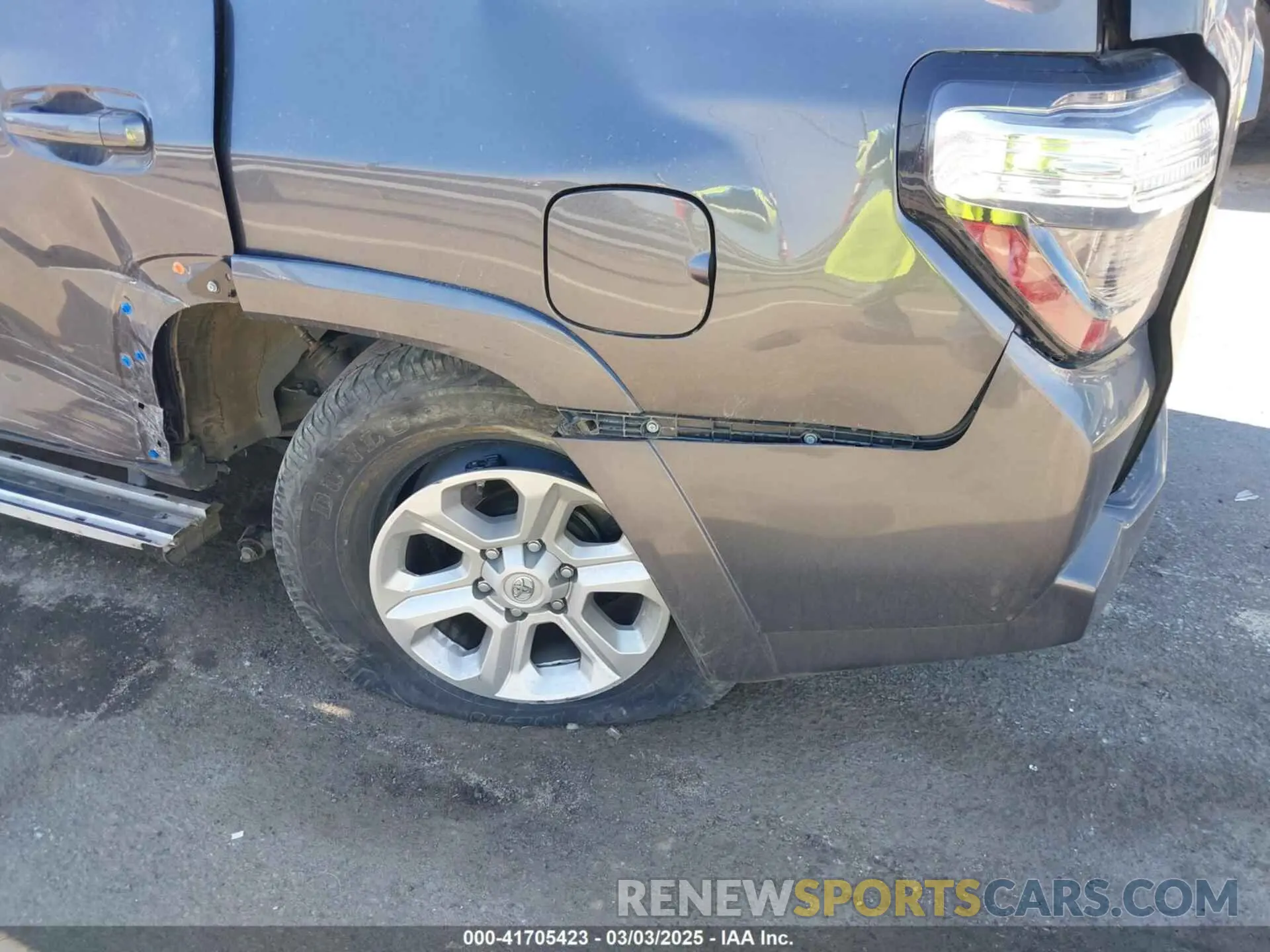 6 Photograph of a damaged car JTEMU5JR7M5953230 TOYOTA 4RUNNER 2021
