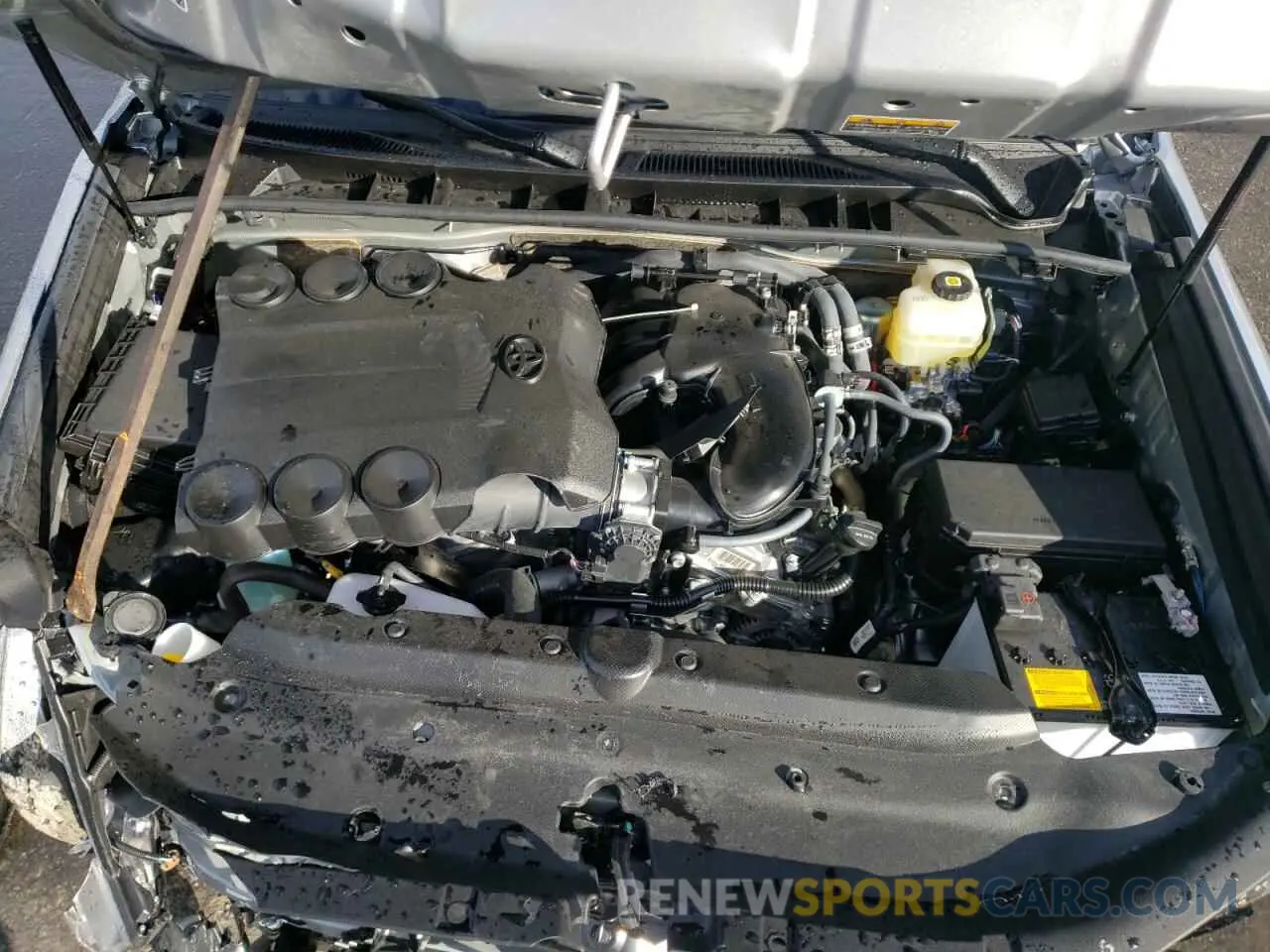 7 Photograph of a damaged car JTEMU5JR7M5957083 TOYOTA 4RUNNER 2021