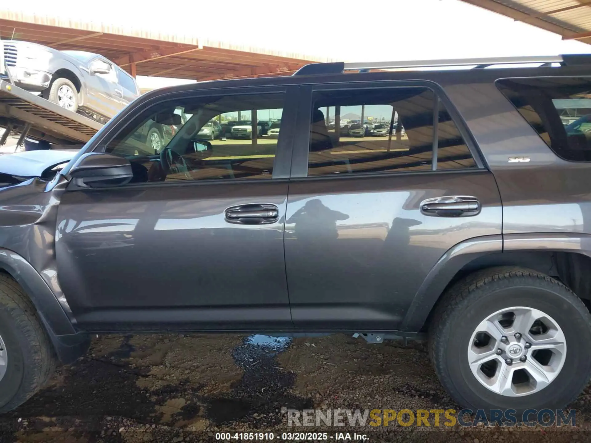 14 Photograph of a damaged car JTEMU5JR7M5963062 TOYOTA 4RUNNER 2021
