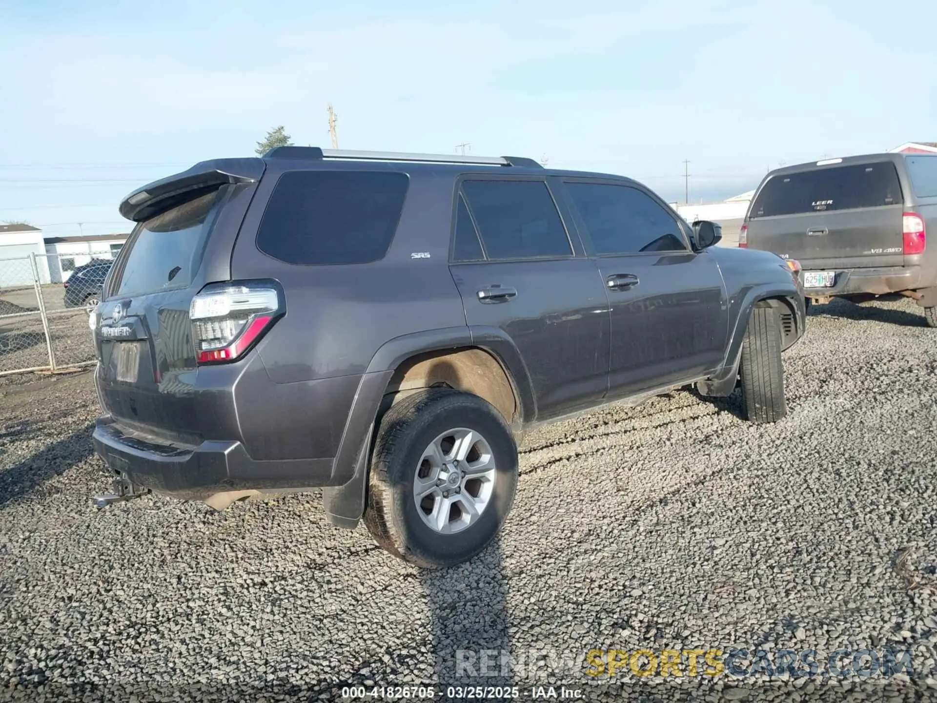 4 Фотография поврежденного автомобиля JTEMU5JR8M5878358 TOYOTA 4RUNNER 2021