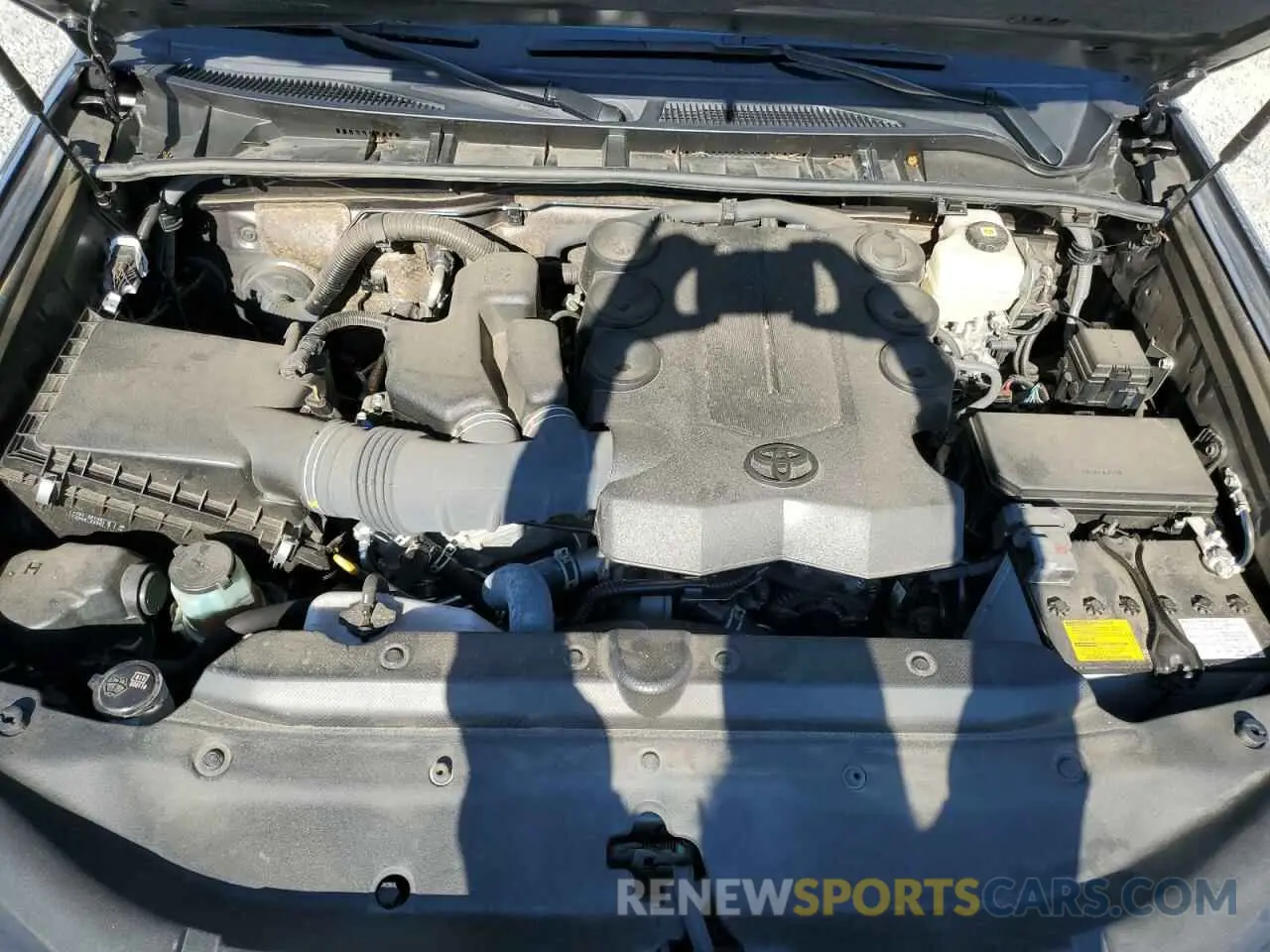 11 Photograph of a damaged car JTEMU5JRXM5903924 TOYOTA 4RUNNER 2021