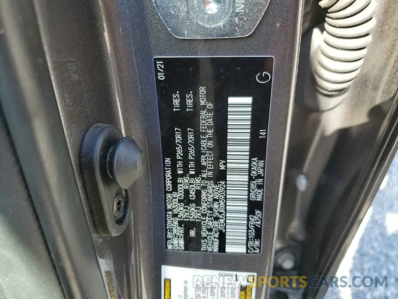 12 Photograph of a damaged car JTEMU5JRXM5903924 TOYOTA 4RUNNER 2021