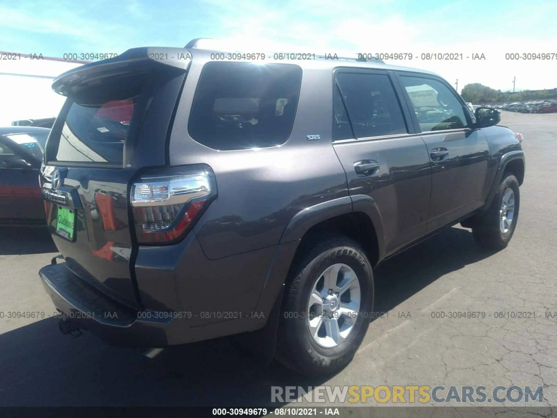 4 Photograph of a damaged car JTEMU5JRXM5940486 TOYOTA 4RUNNER 2021