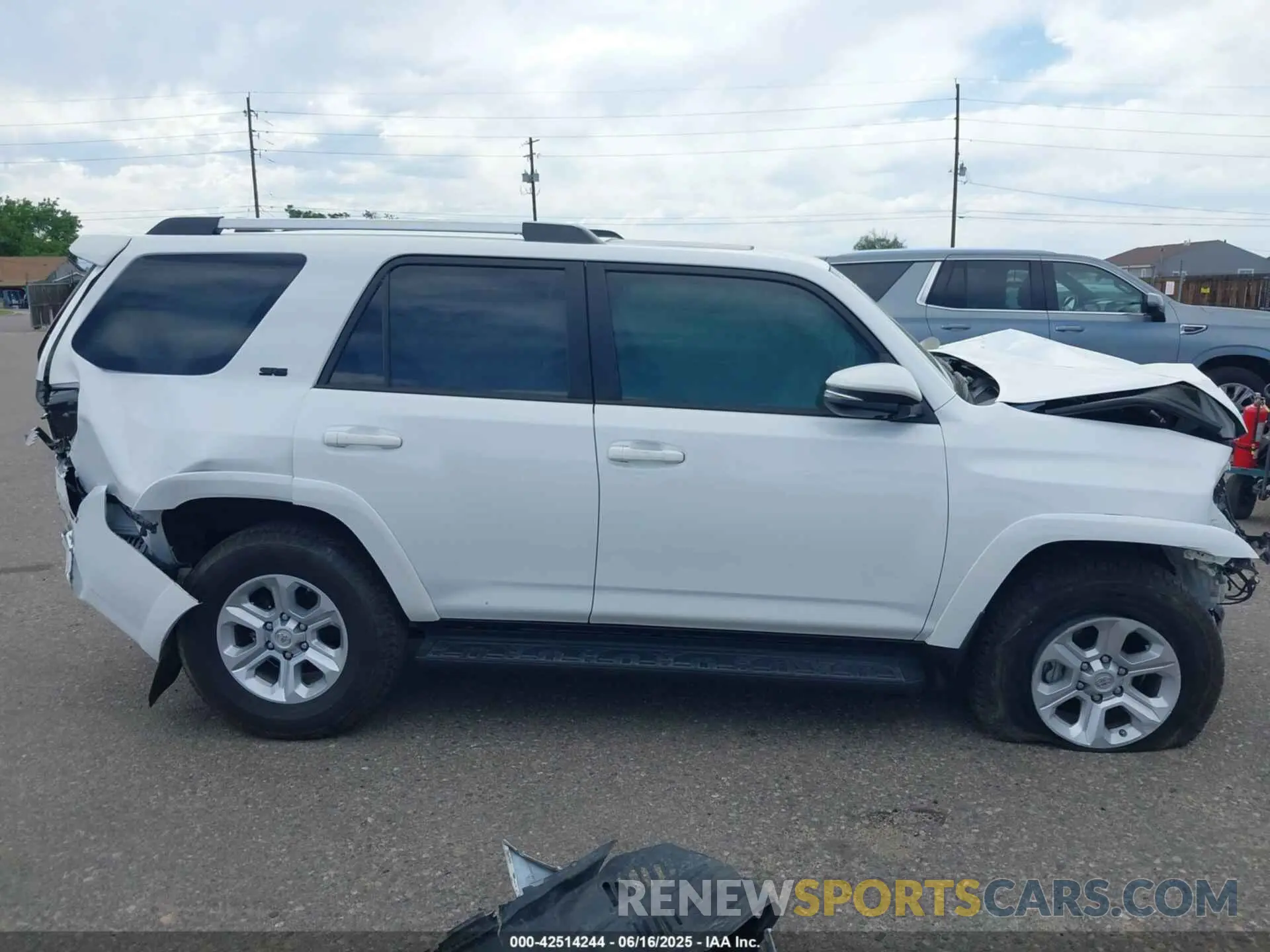 13 Photograph of a damaged car JTENU5JR2M5961532 TOYOTA 4RUNNER 2021