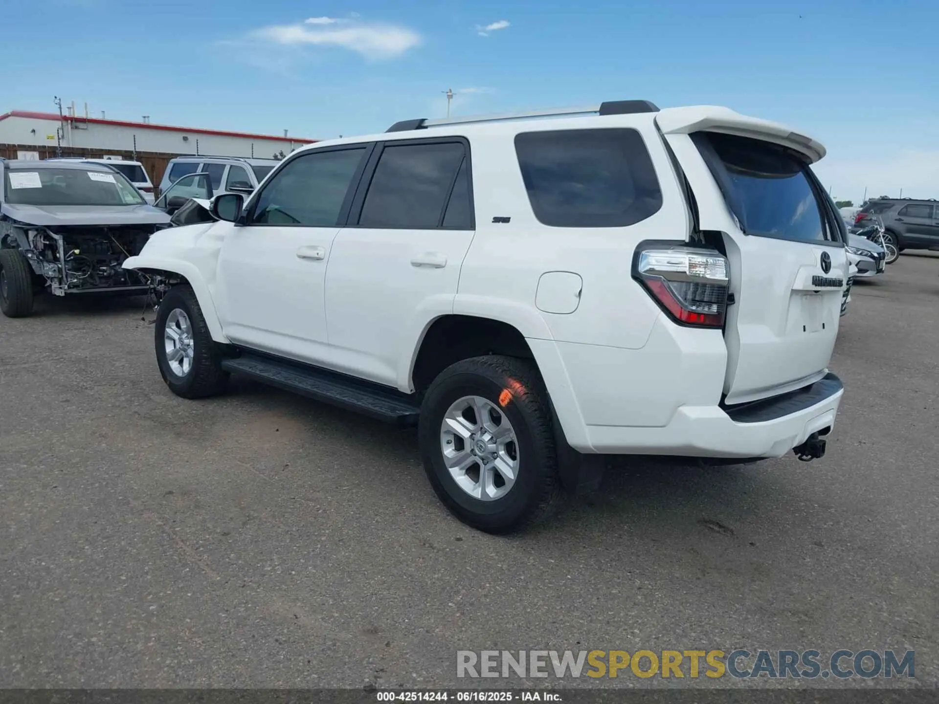 3 Photograph of a damaged car JTENU5JR2M5961532 TOYOTA 4RUNNER 2021