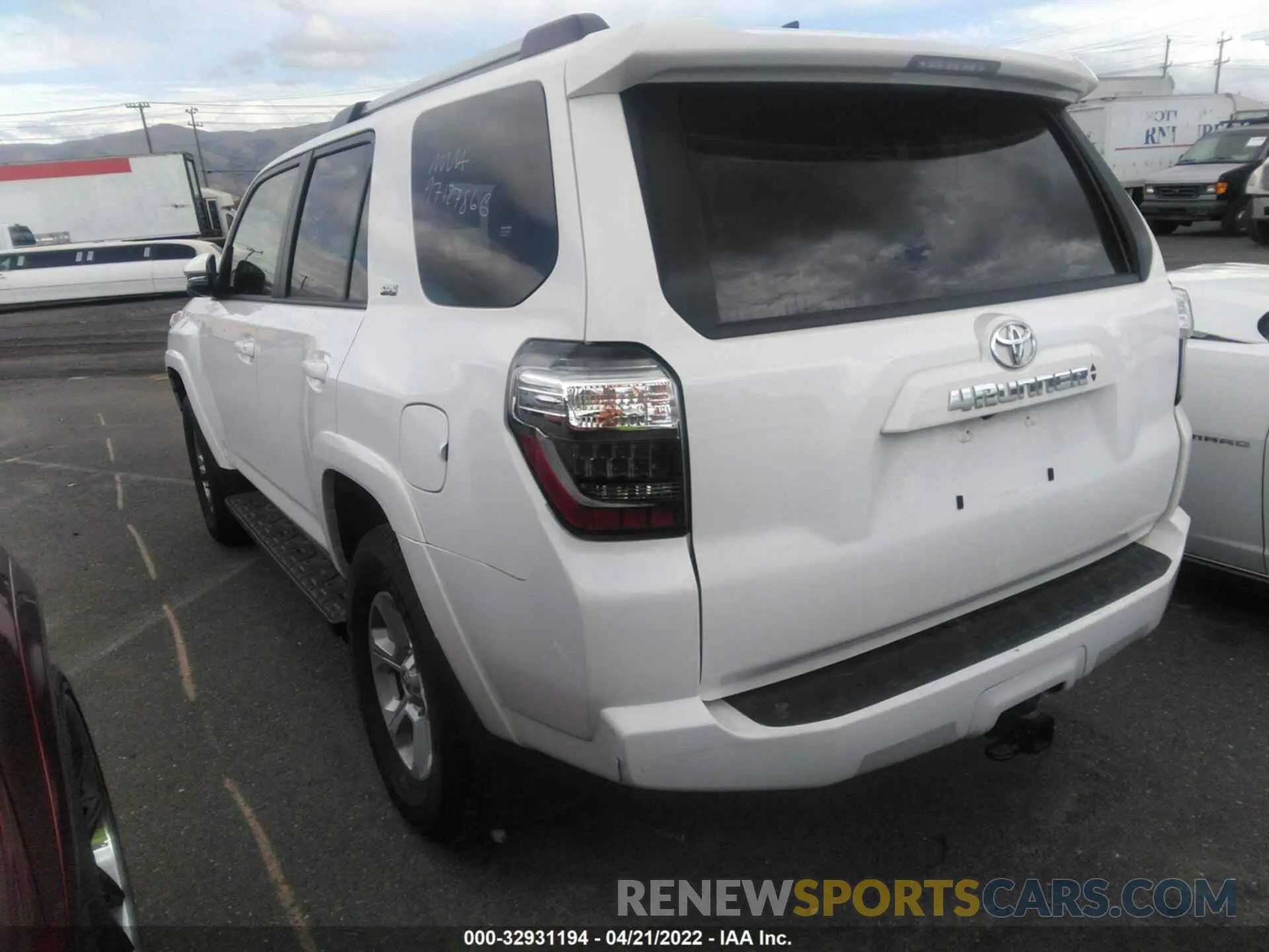 3 Photograph of a damaged car JTENU5JRXM5935566 TOYOTA 4RUNNER 2021