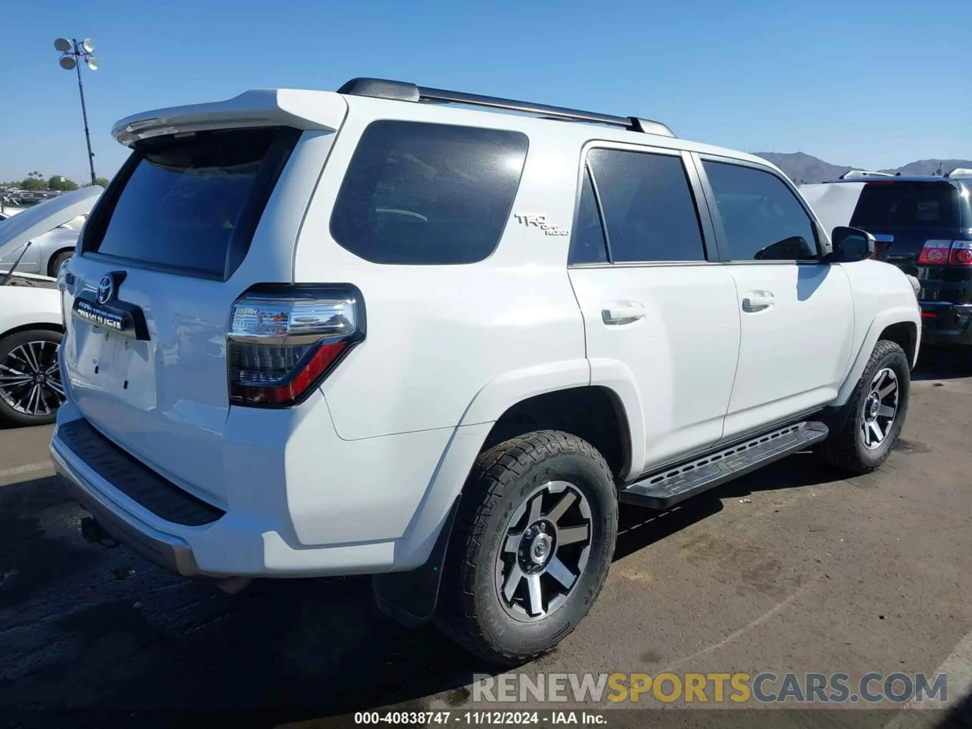 4 Photograph of a damaged car JTEPU5JR1M5853363 TOYOTA 4RUNNER 2021