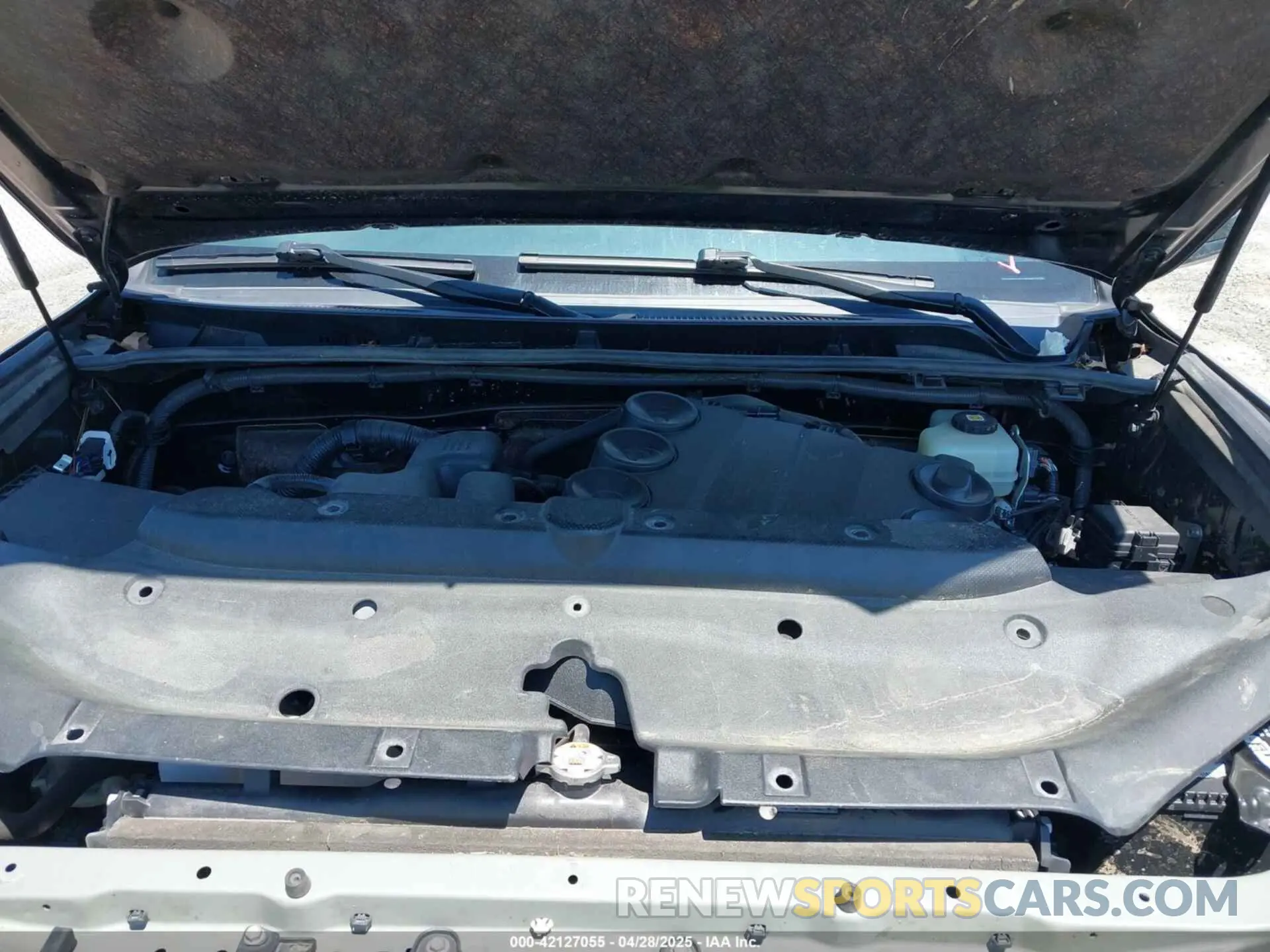 10 Photograph of a damaged car JTEPU5JR6M5915274 TOYOTA 4RUNNER 2021