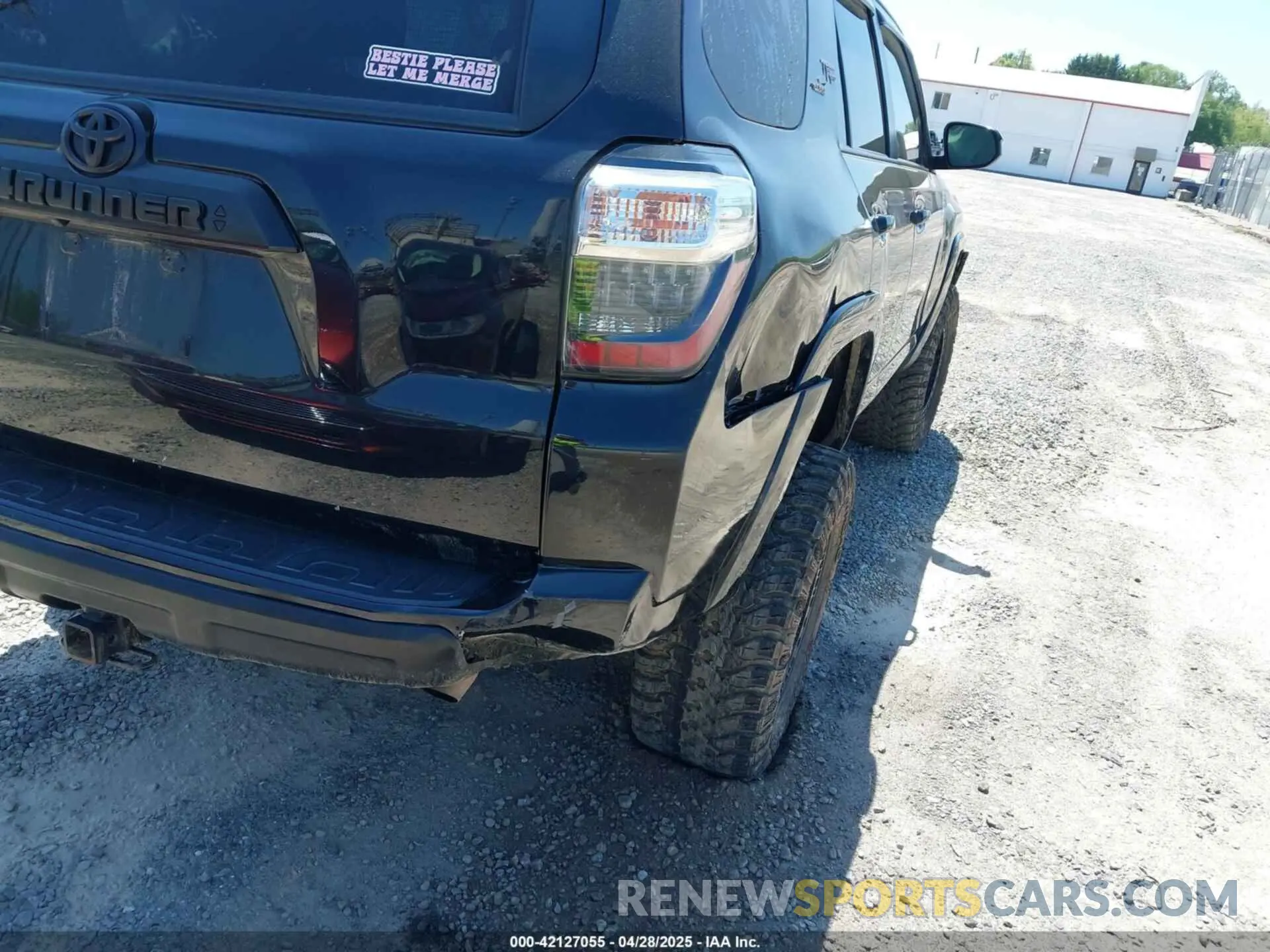 17 Photograph of a damaged car JTEPU5JR6M5915274 TOYOTA 4RUNNER 2021