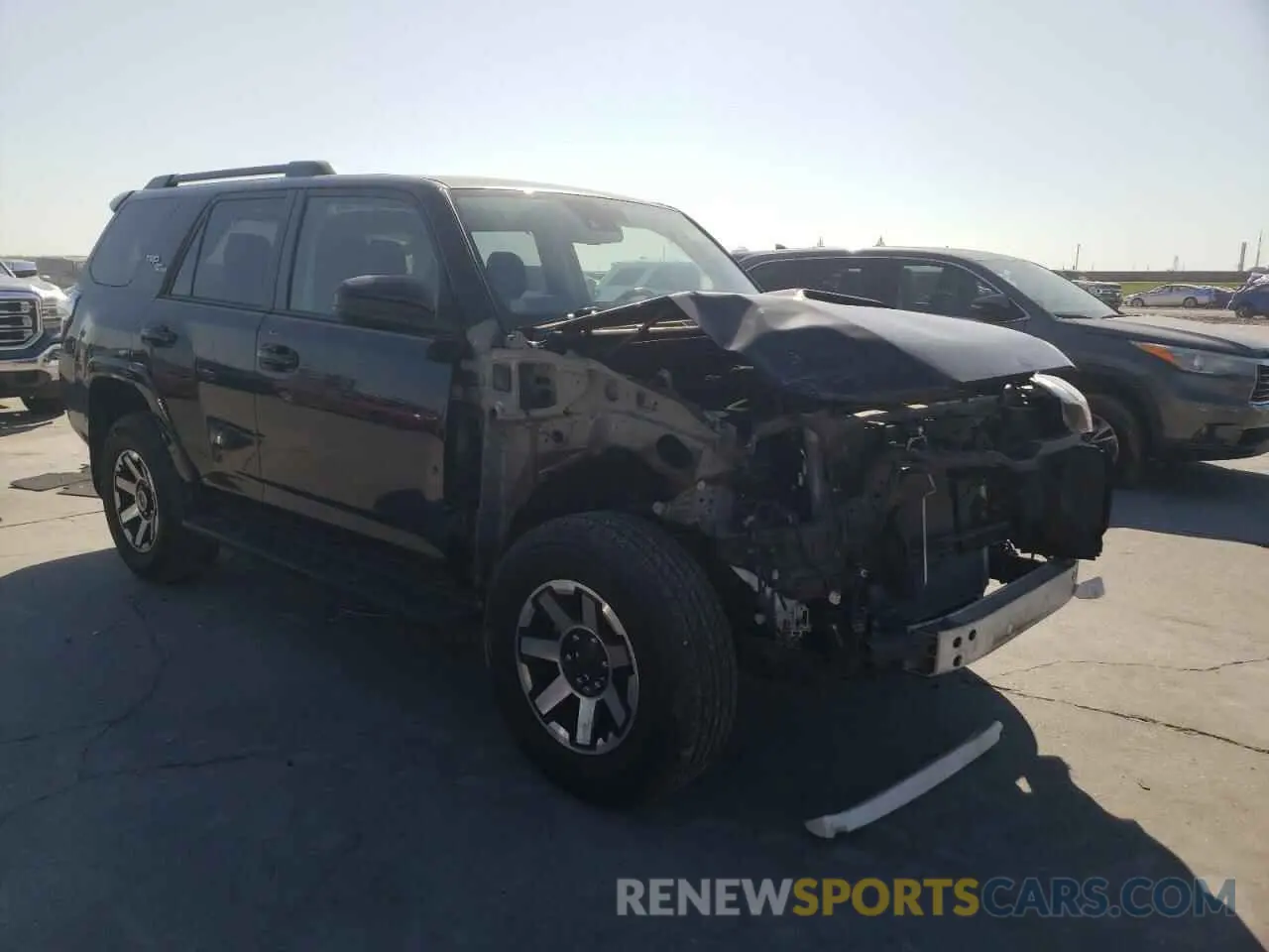 4 Photograph of a damaged car JTEPU5JR8M5905765 TOYOTA 4RUNNER 2021
