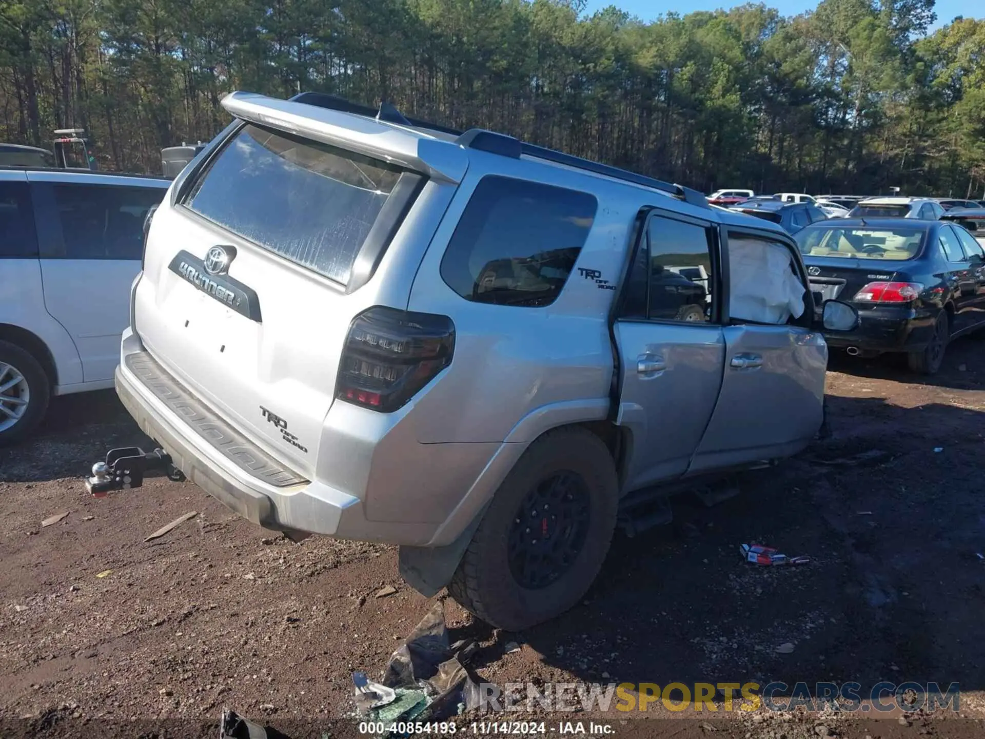 4 Photograph of a damaged car JTERU5JR0M5919622 TOYOTA 4RUNNER 2021