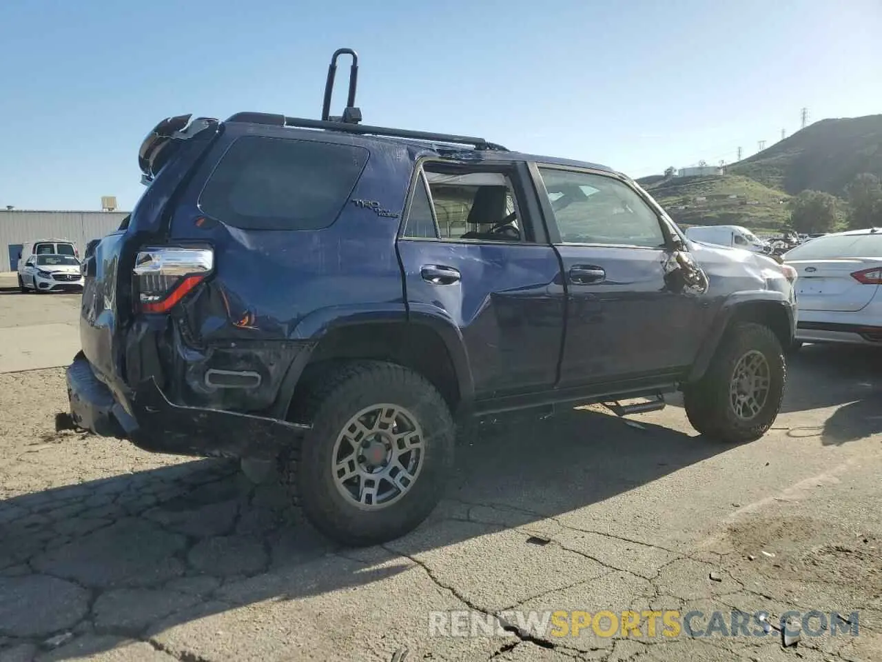 3 Фотография поврежденного автомобиля JTERU5JR1M5845692 TOYOTA 4RUNNER 2021