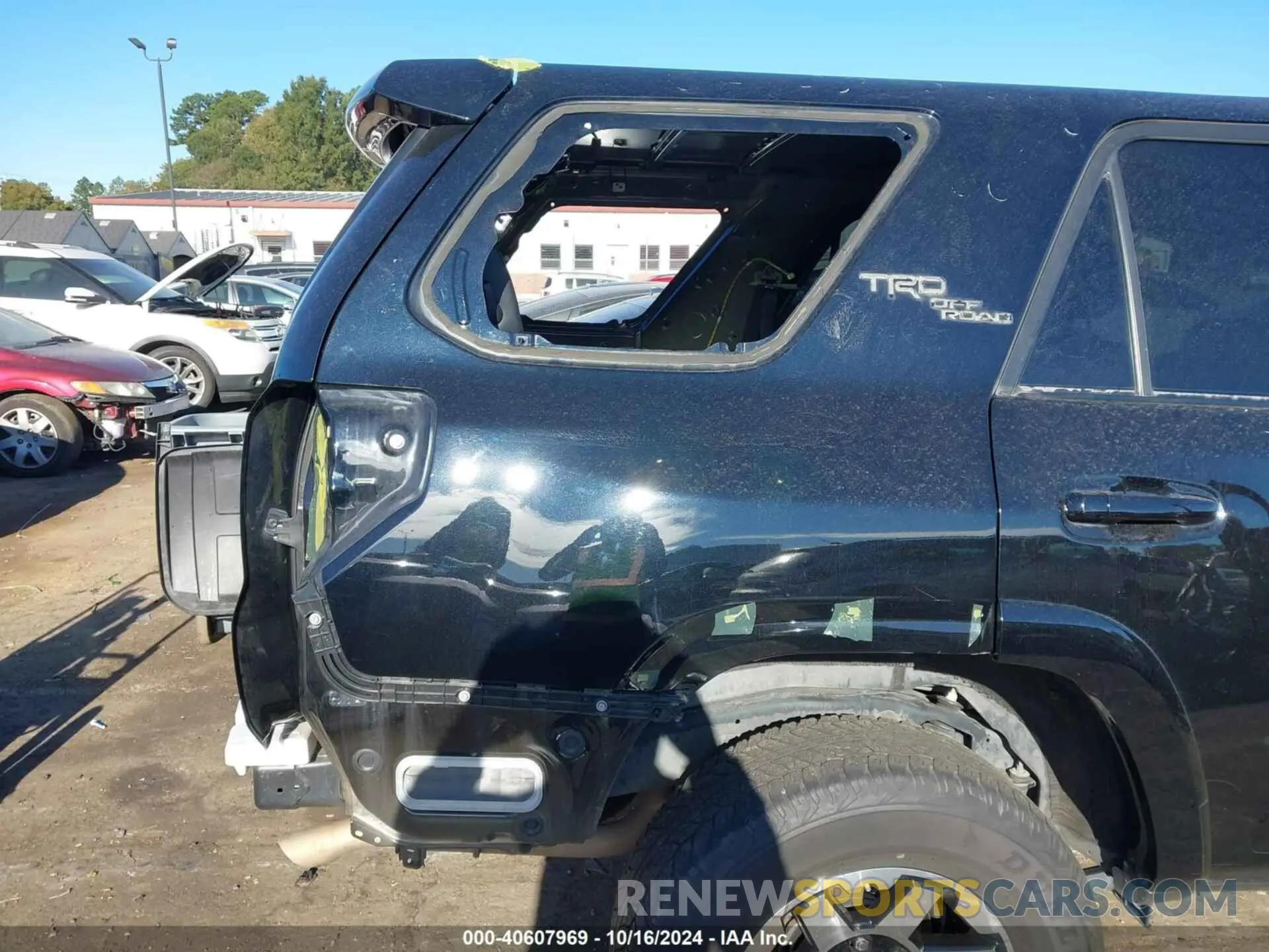 18 Photograph of a damaged car JTERU5JR1M5855560 TOYOTA 4RUNNER 2021