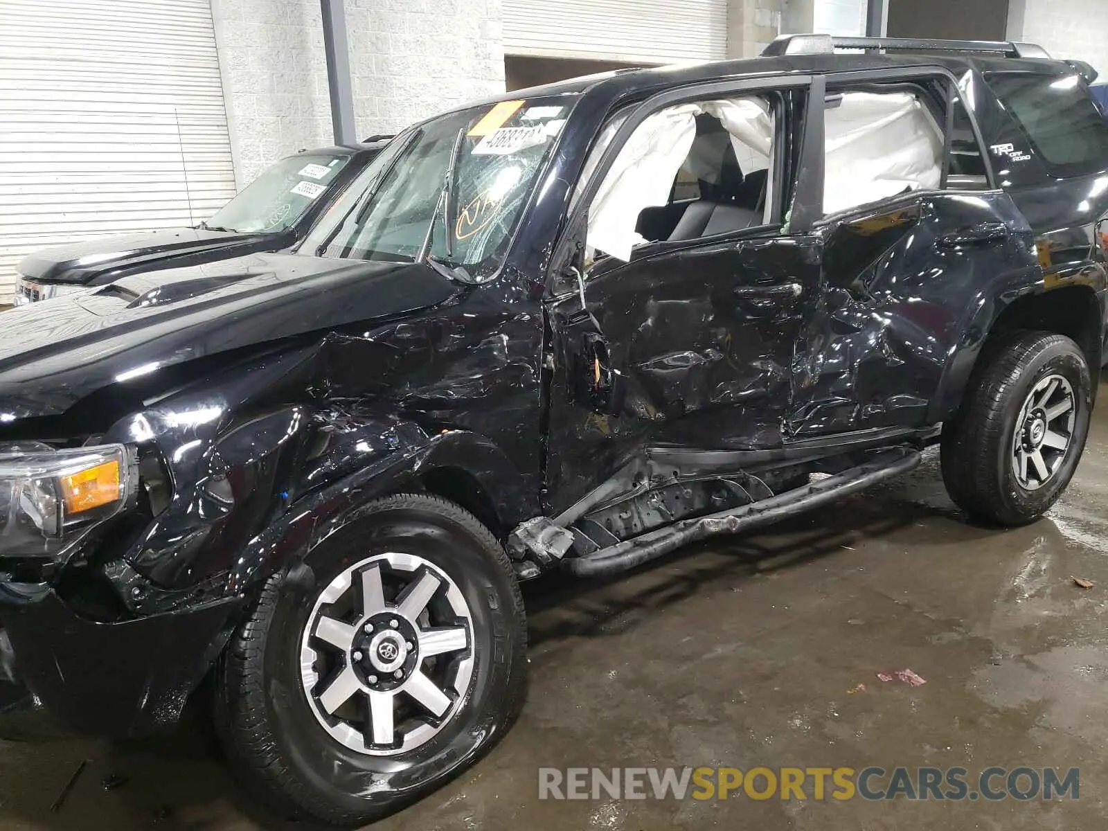 10 Photograph of a damaged car JTERU5JR3M5839179 TOYOTA 4RUNNER 2021