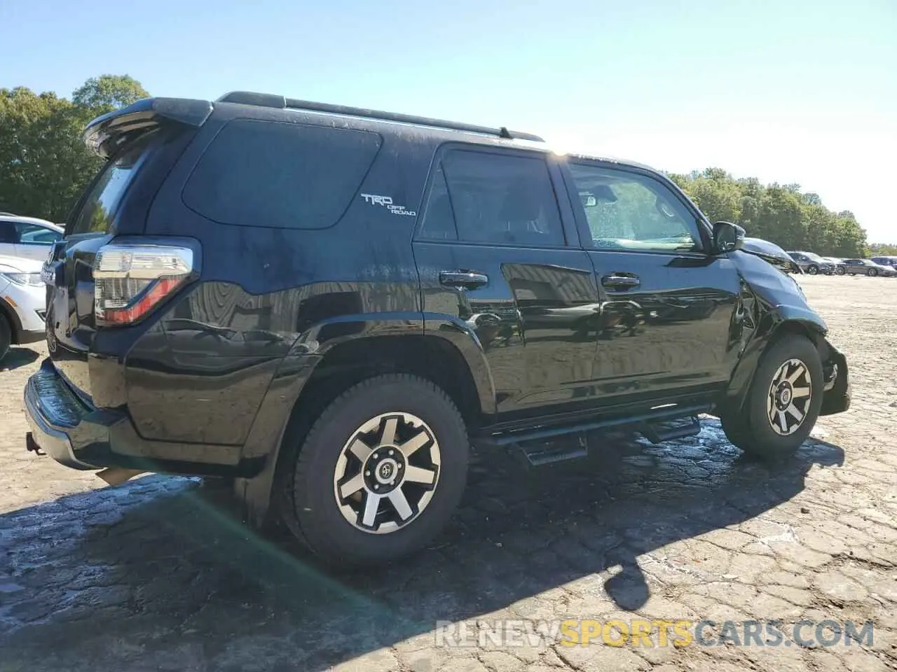 3 Фотография поврежденного автомобиля JTERU5JR3M5869413 TOYOTA 4RUNNER 2021