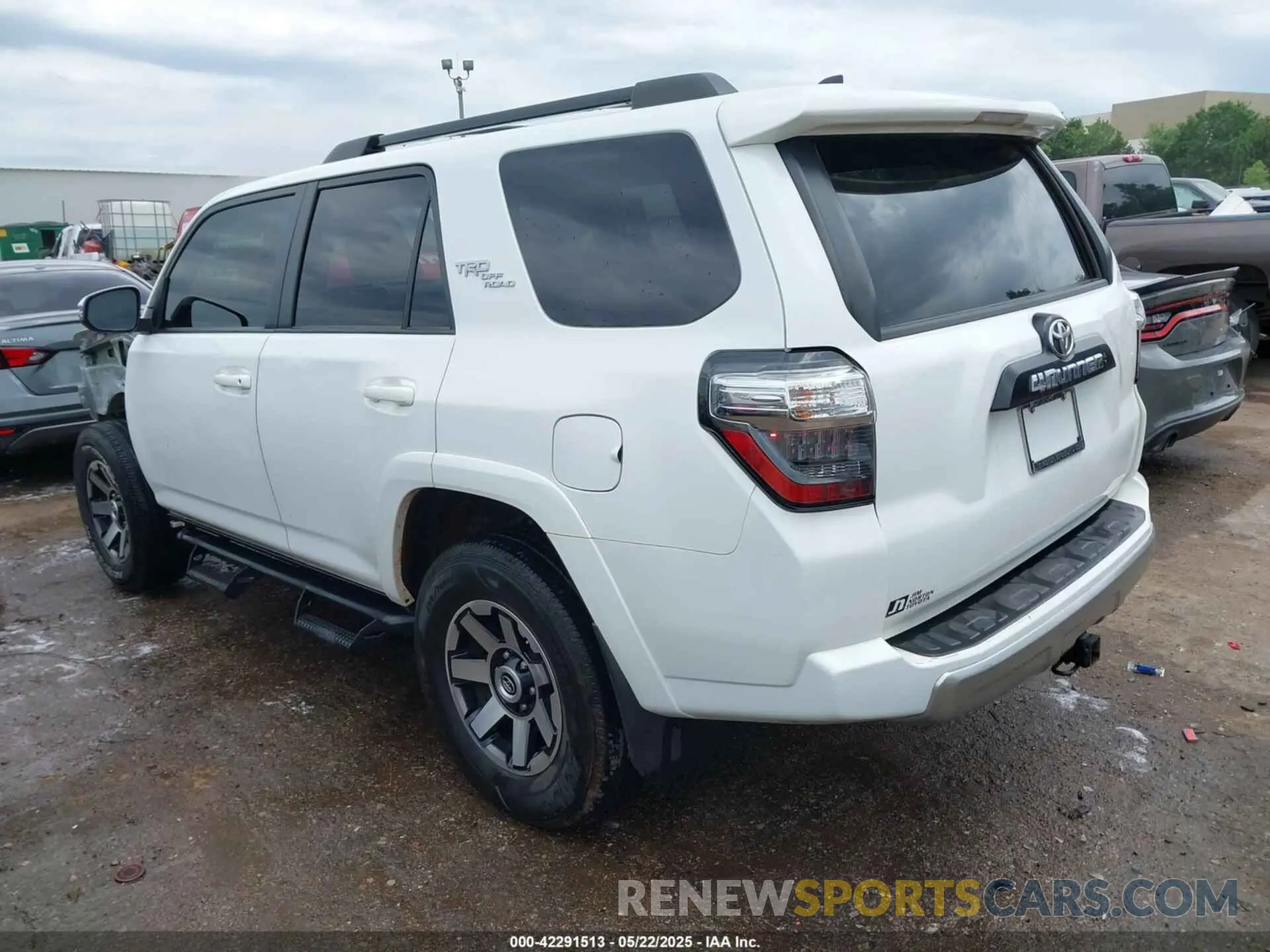 3 Фотография поврежденного автомобиля JTERU5JR3M5954879 TOYOTA 4RUNNER 2021