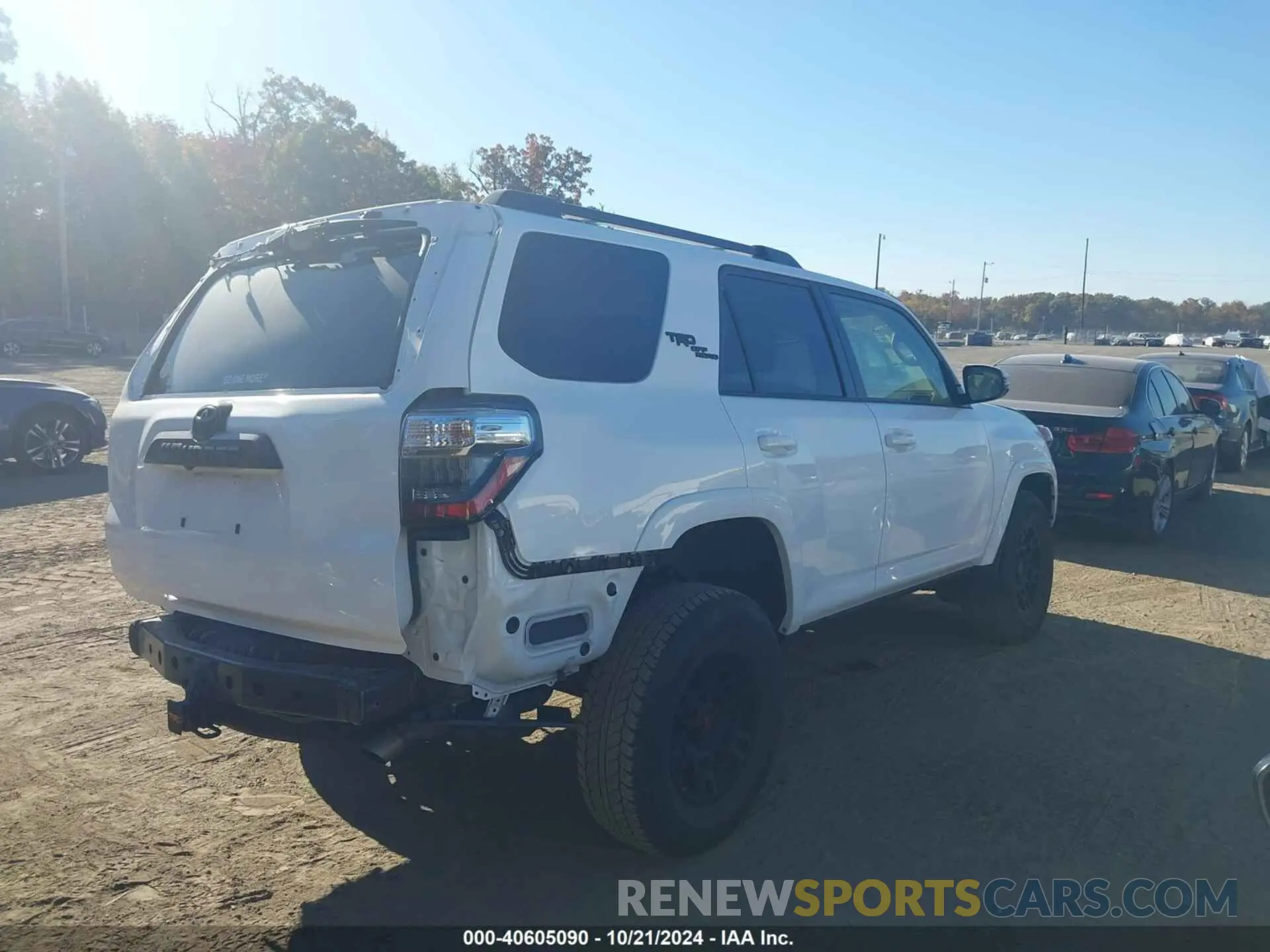 4 Photograph of a damaged car JTERU5JR4M5961095 TOYOTA 4RUNNER 2021