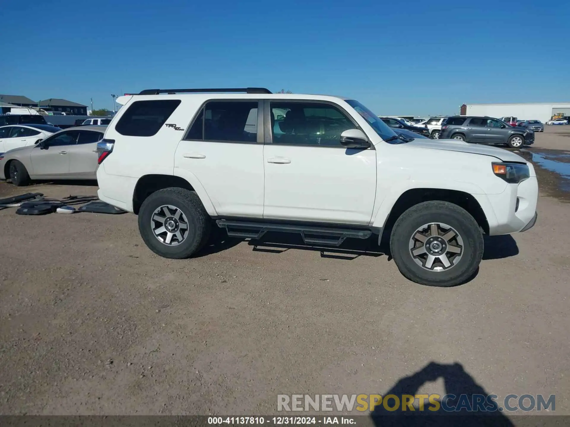 14 Photograph of a damaged car JTERU5JR5M5883572 TOYOTA 4RUNNER 2021