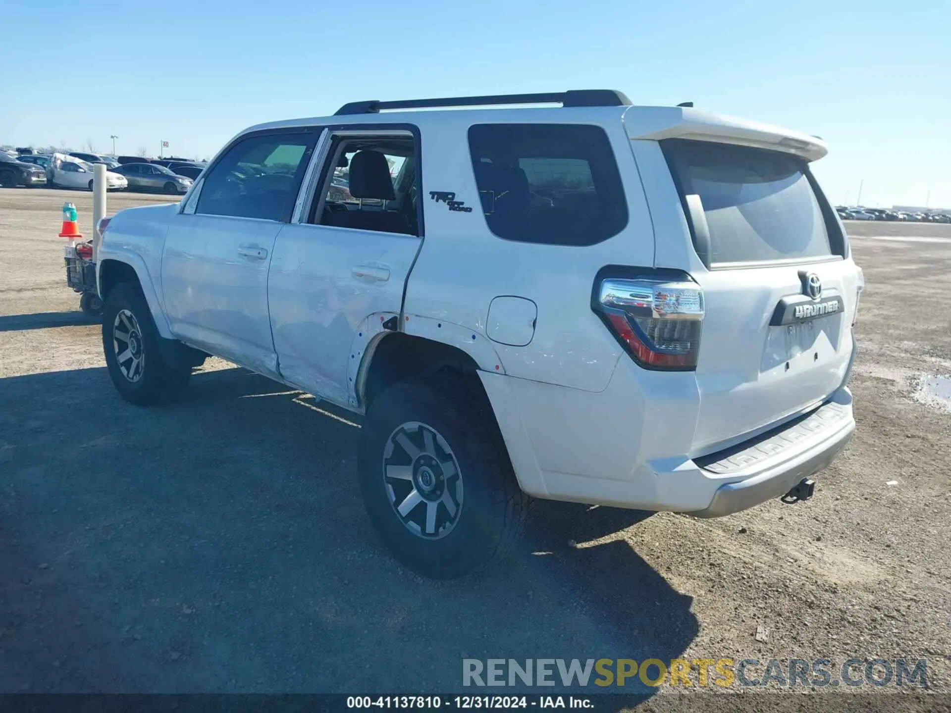 6 Photograph of a damaged car JTERU5JR5M5883572 TOYOTA 4RUNNER 2021