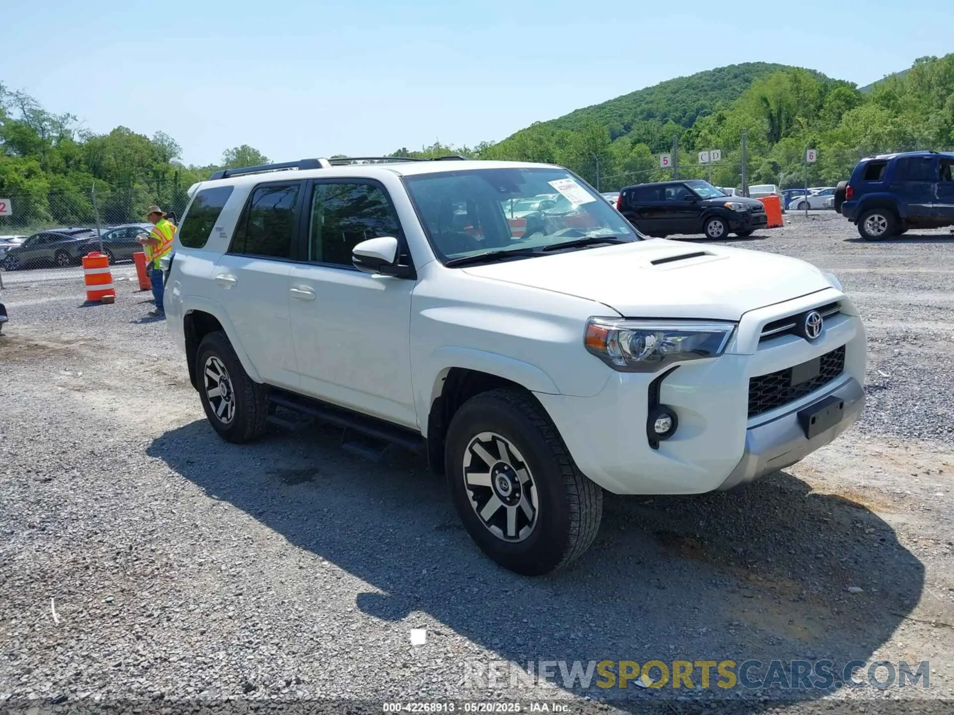 1 Photograph of a damaged car JTERU5JR5M5903979 TOYOTA 4RUNNER 2021