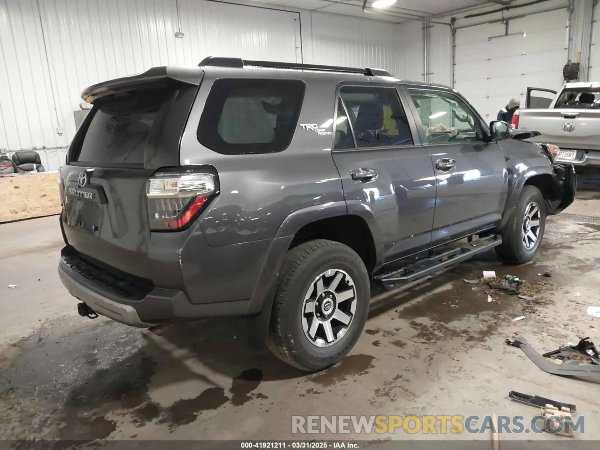 4 Фотография поврежденного автомобиля JTERU5JR6M5892569 TOYOTA 4RUNNER 2021