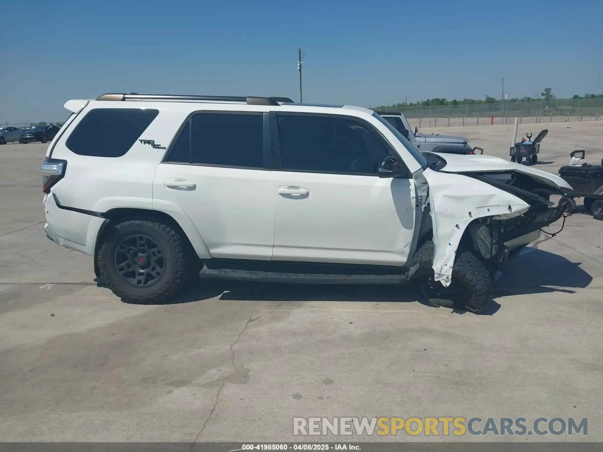 13 Photograph of a damaged car JTERU5JR7M5860987 TOYOTA 4RUNNER 2021