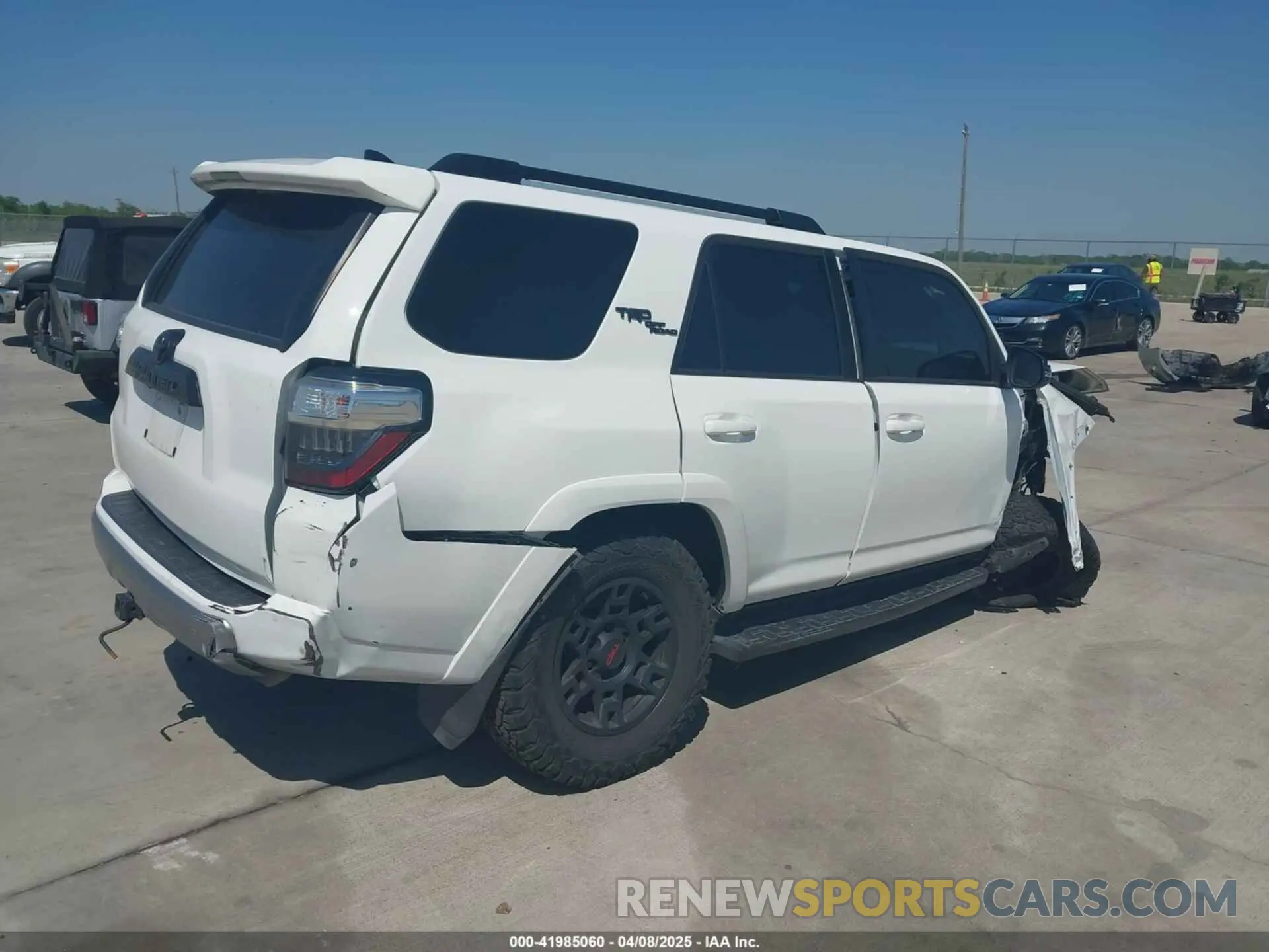 4 Photograph of a damaged car JTERU5JR7M5860987 TOYOTA 4RUNNER 2021