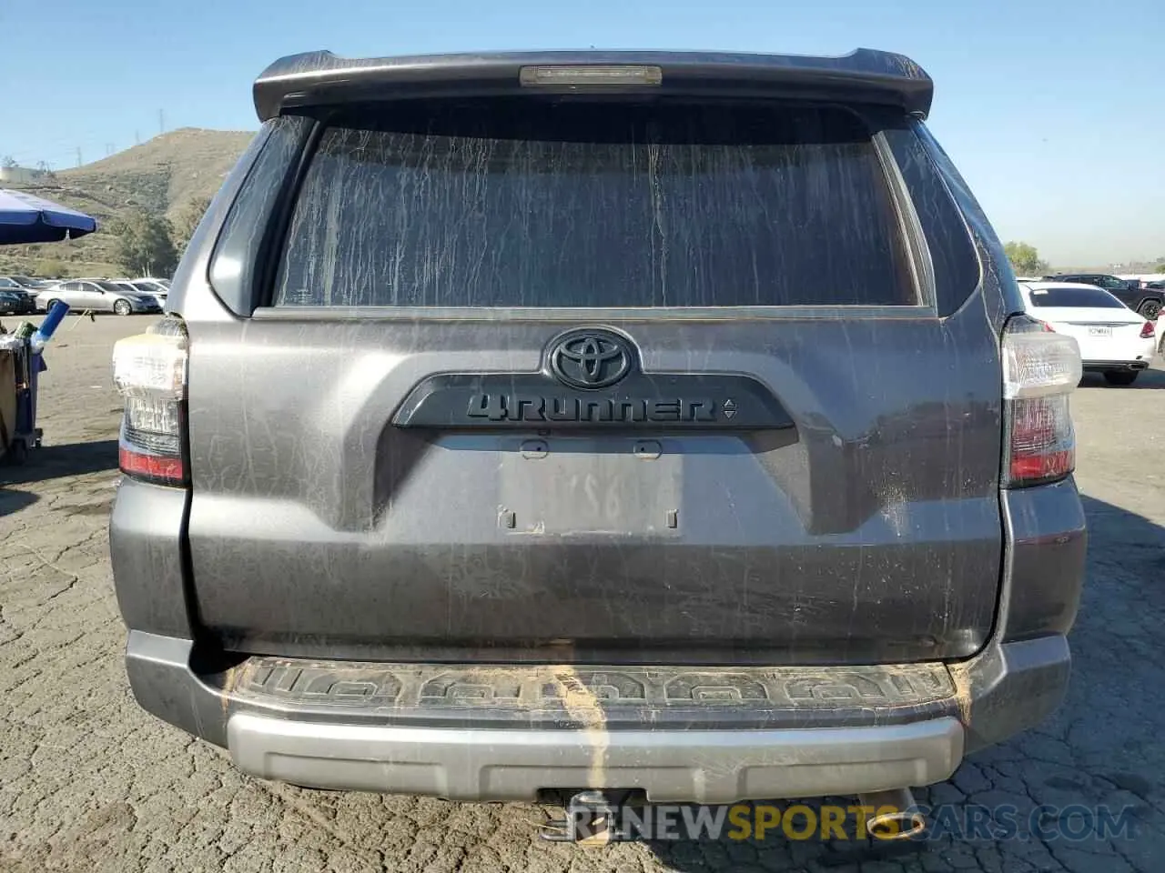 6 Photograph of a damaged car JTERU5JR7M5900159 TOYOTA 4RUNNER 2021