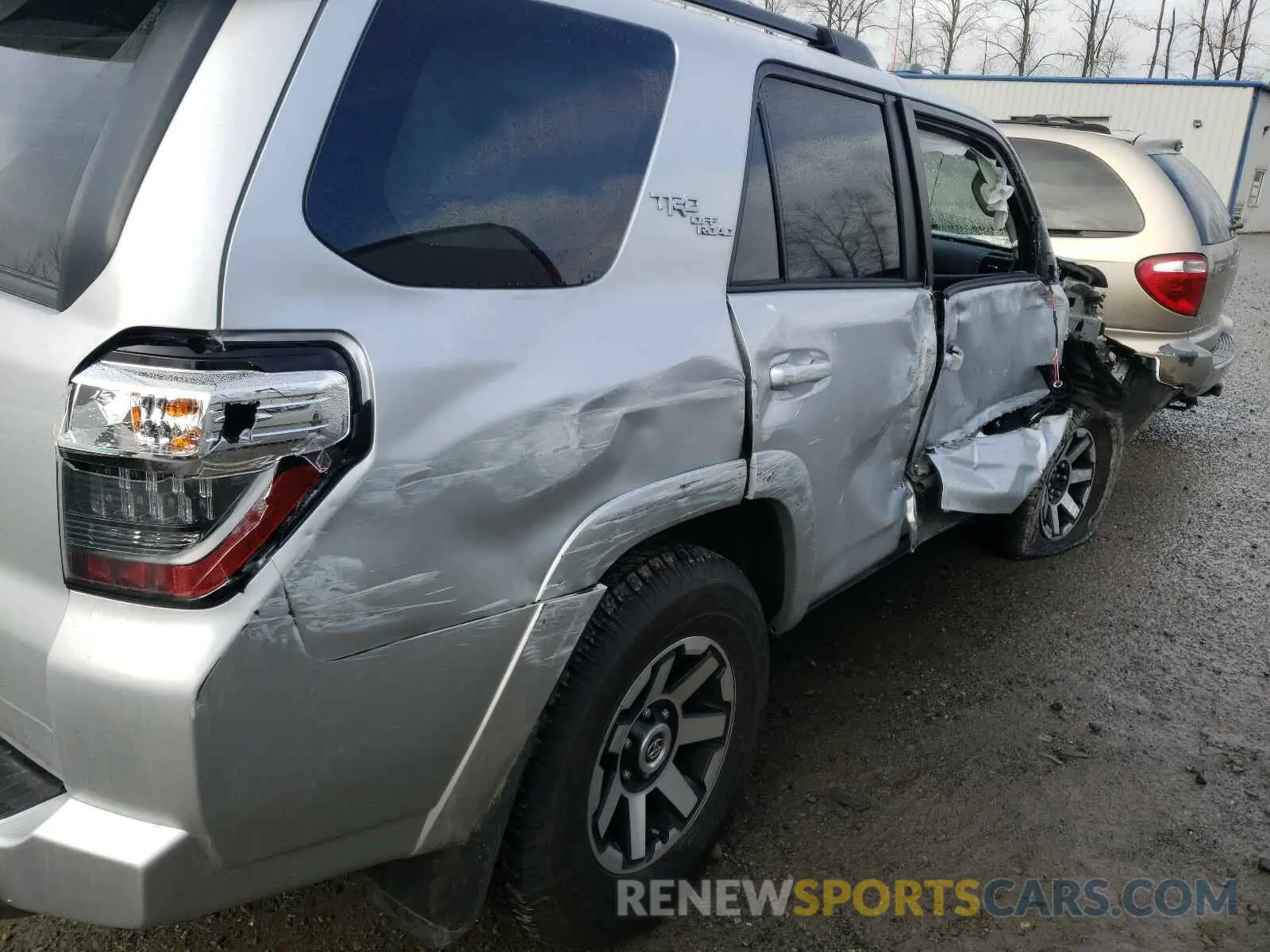 9 Photograph of a damaged car JTERU5JR8M5846788 TOYOTA 4RUNNER 2021