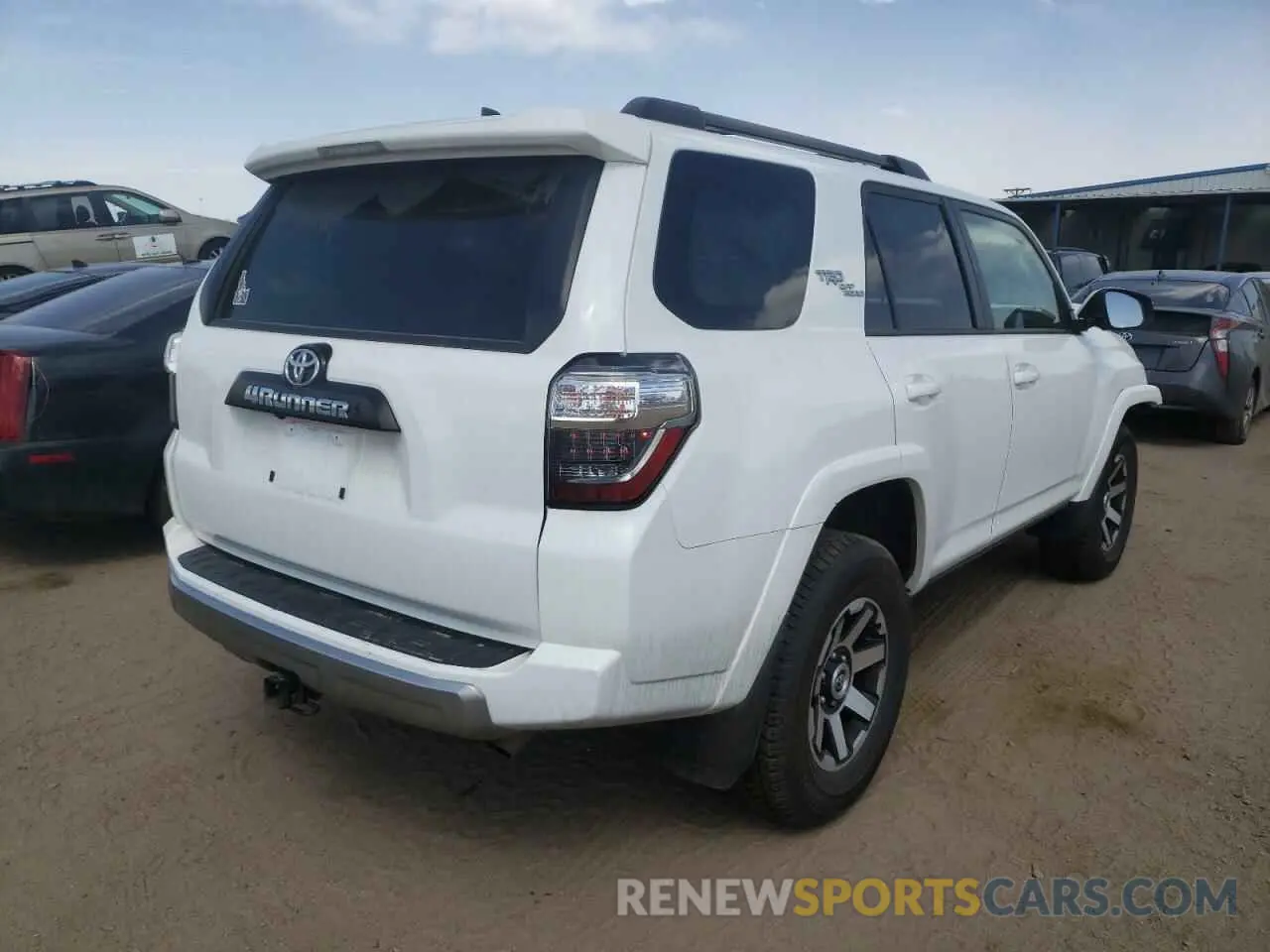 4 Photograph of a damaged car JTERU5JR9M5852647 TOYOTA 4RUNNER 2021