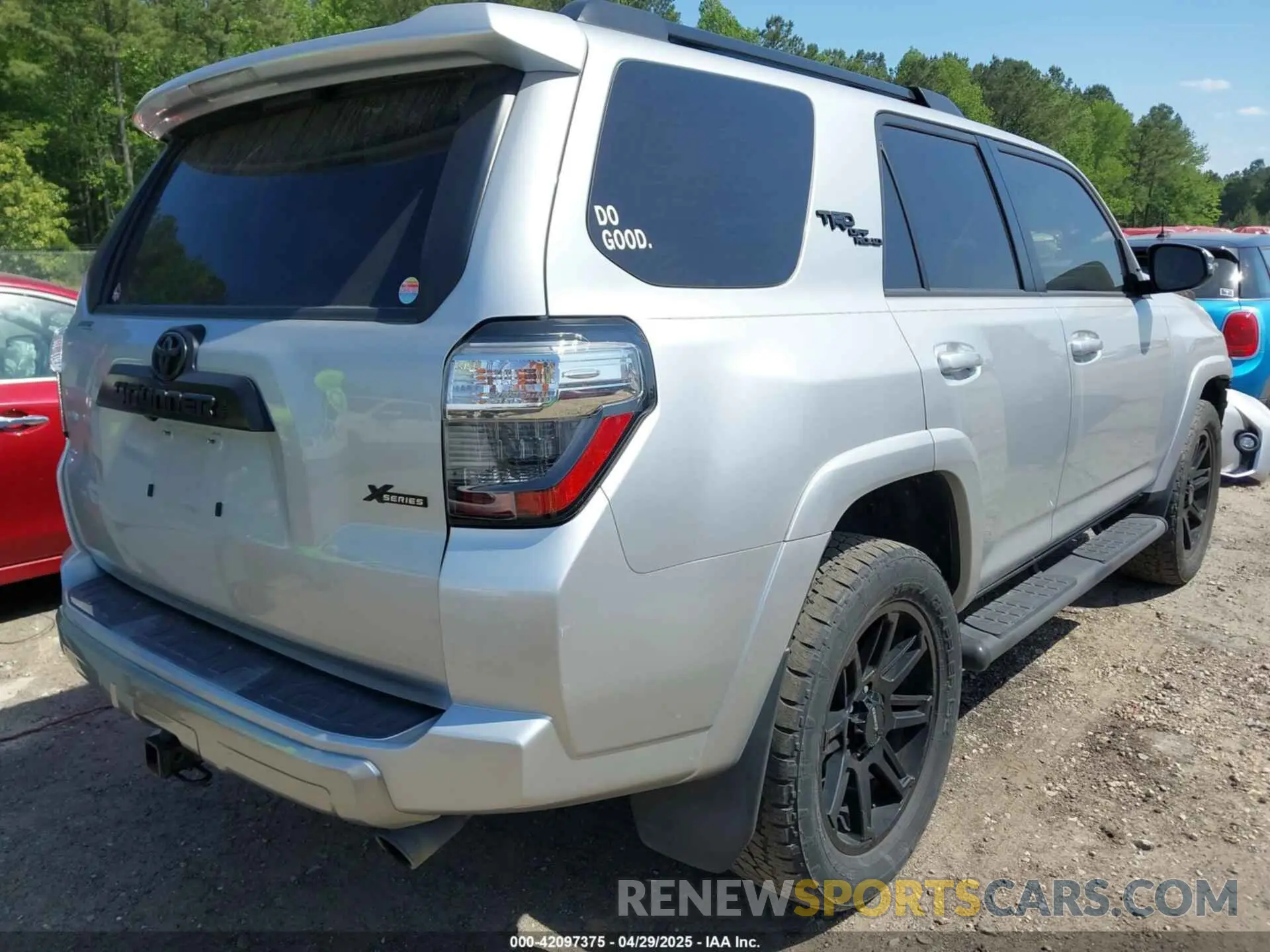 4 Фотография поврежденного автомобиля JTERU5JRXM5964177 TOYOTA 4RUNNER 2021