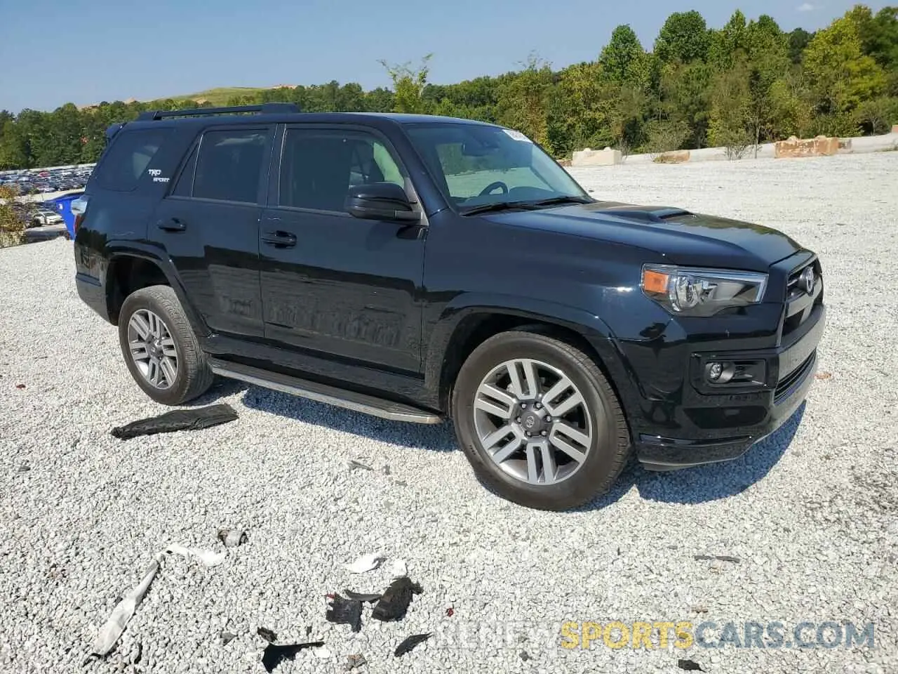 4 Photograph of a damaged car JTEAU5JR7N5264857 TOYOTA 4RUNNER 2022