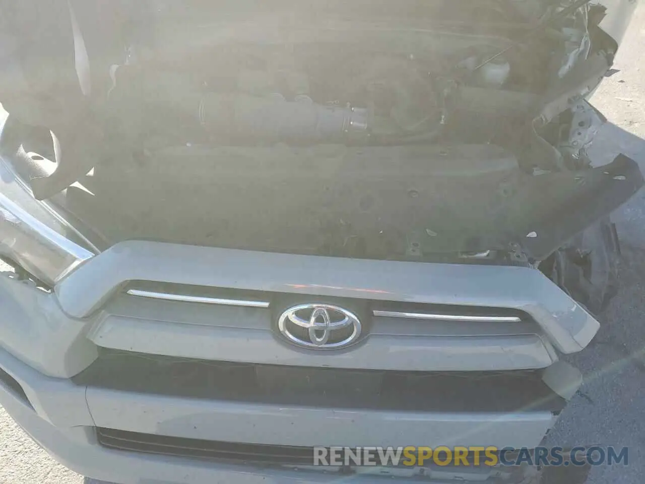 13 Photograph of a damaged car JTEAU5JR9N5273463 TOYOTA 4RUNNER 2022