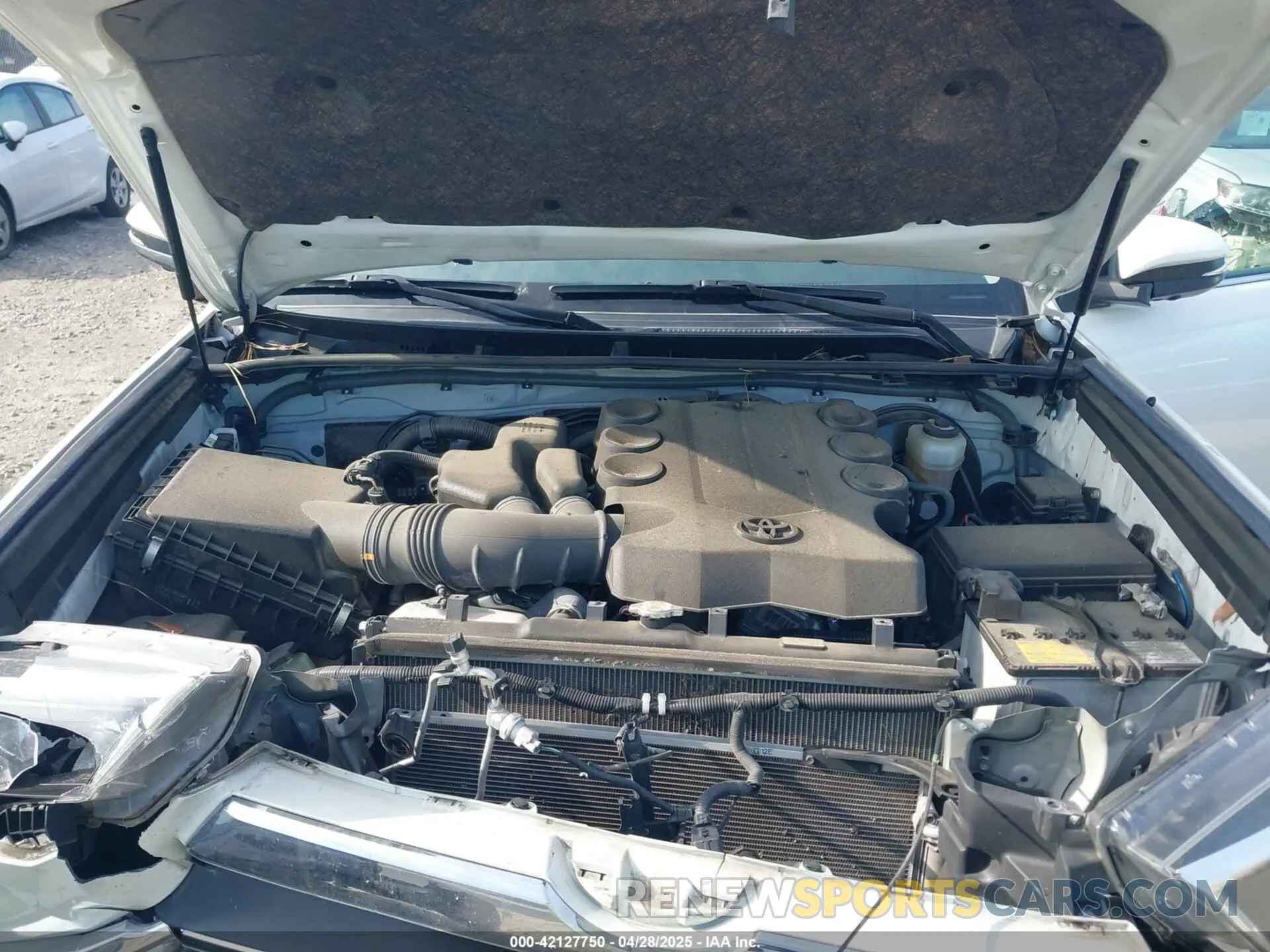 10 Photograph of a damaged car JTEDU5JR7N5263642 TOYOTA 4RUNNER 2022