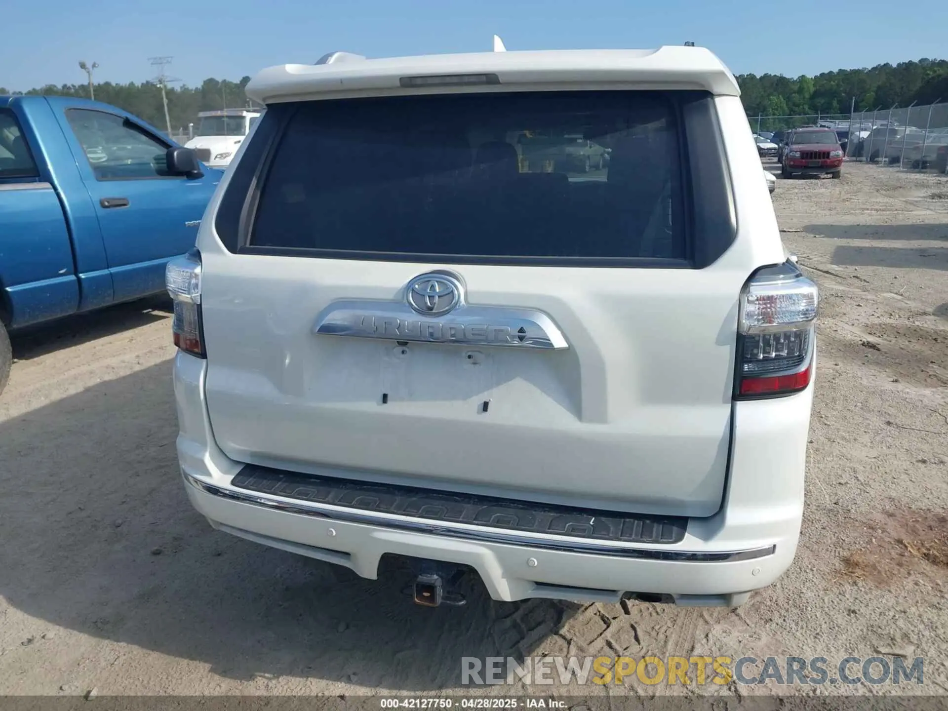 16 Photograph of a damaged car JTEDU5JR7N5263642 TOYOTA 4RUNNER 2022
