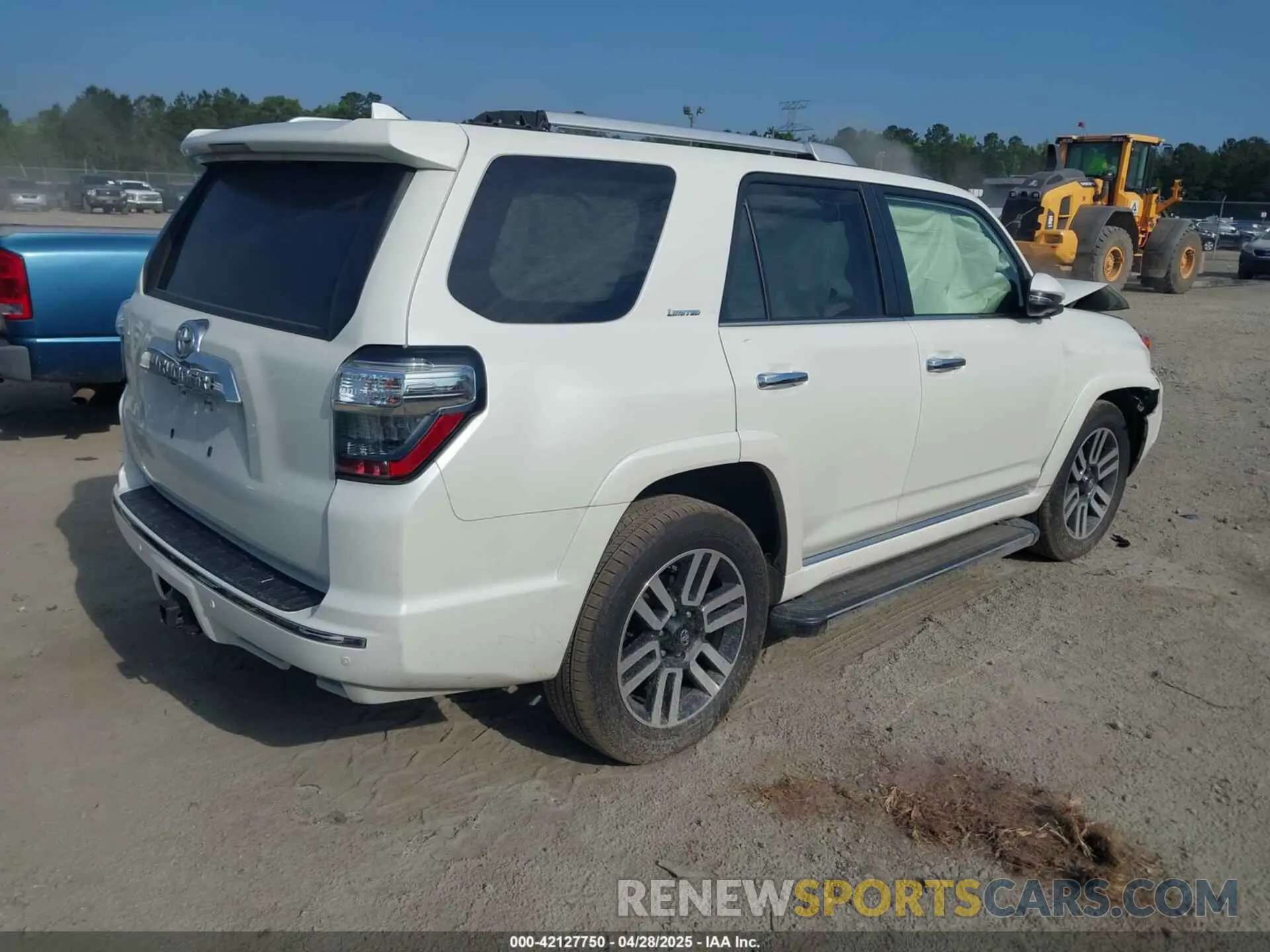 4 Photograph of a damaged car JTEDU5JR7N5263642 TOYOTA 4RUNNER 2022