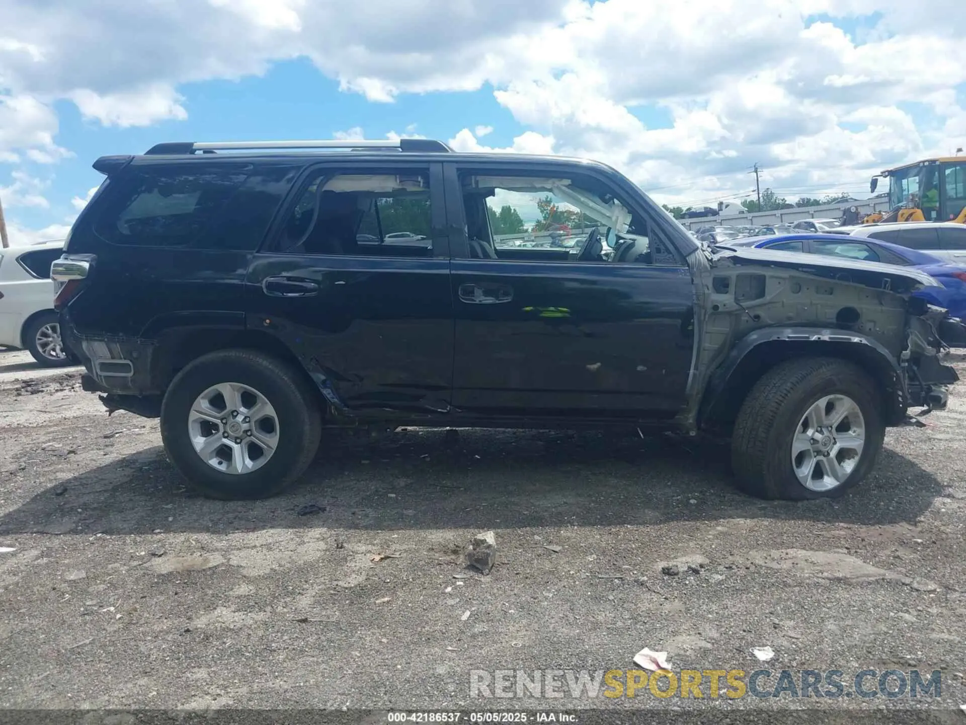 14 Photograph of a damaged car JTEEU5JR0N5257119 TOYOTA 4RUNNER 2022