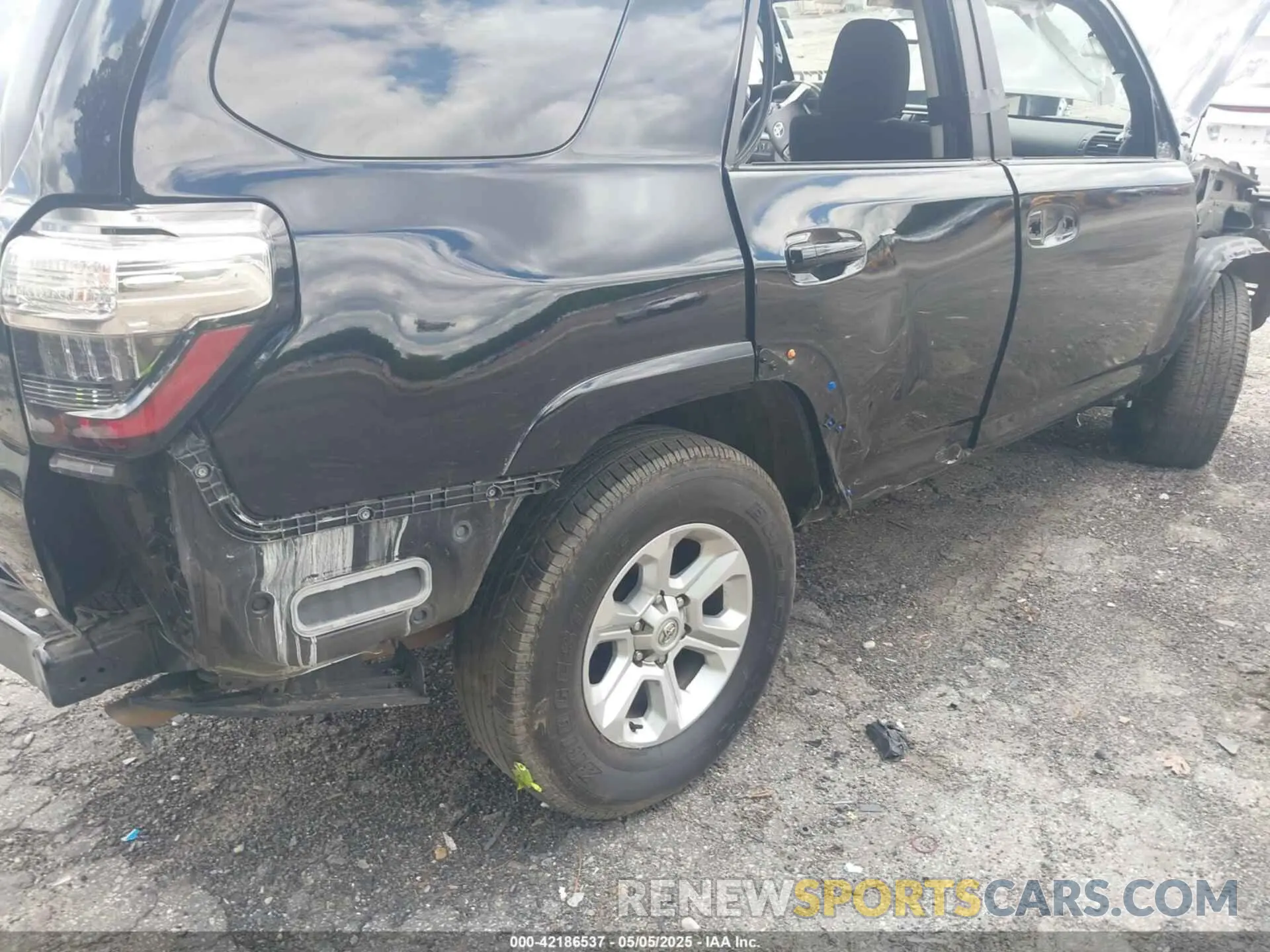 19 Photograph of a damaged car JTEEU5JR0N5257119 TOYOTA 4RUNNER 2022