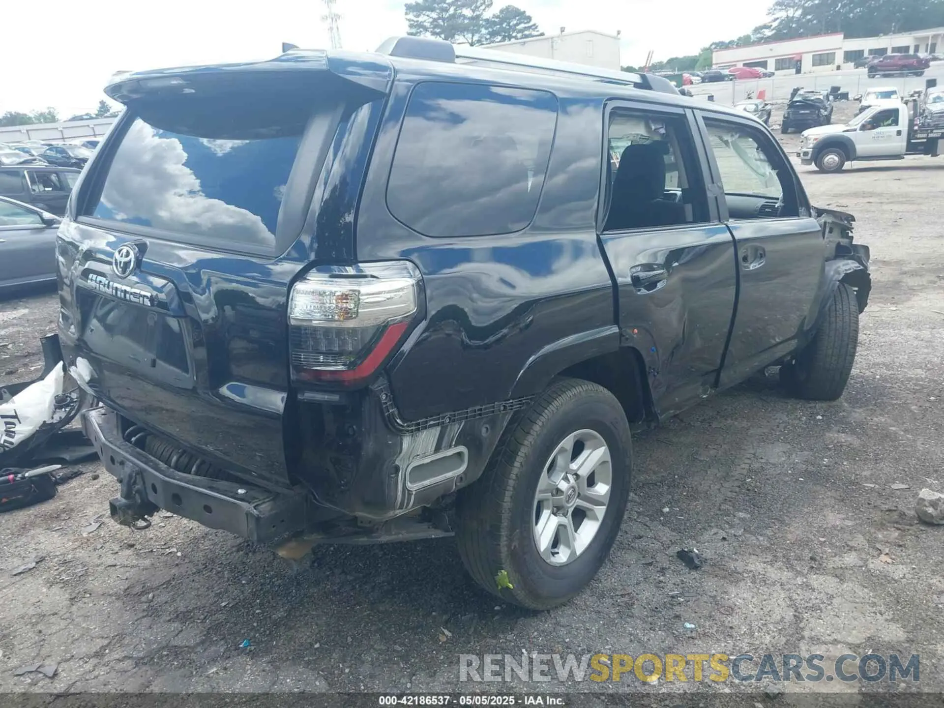 4 Photograph of a damaged car JTEEU5JR0N5257119 TOYOTA 4RUNNER 2022
