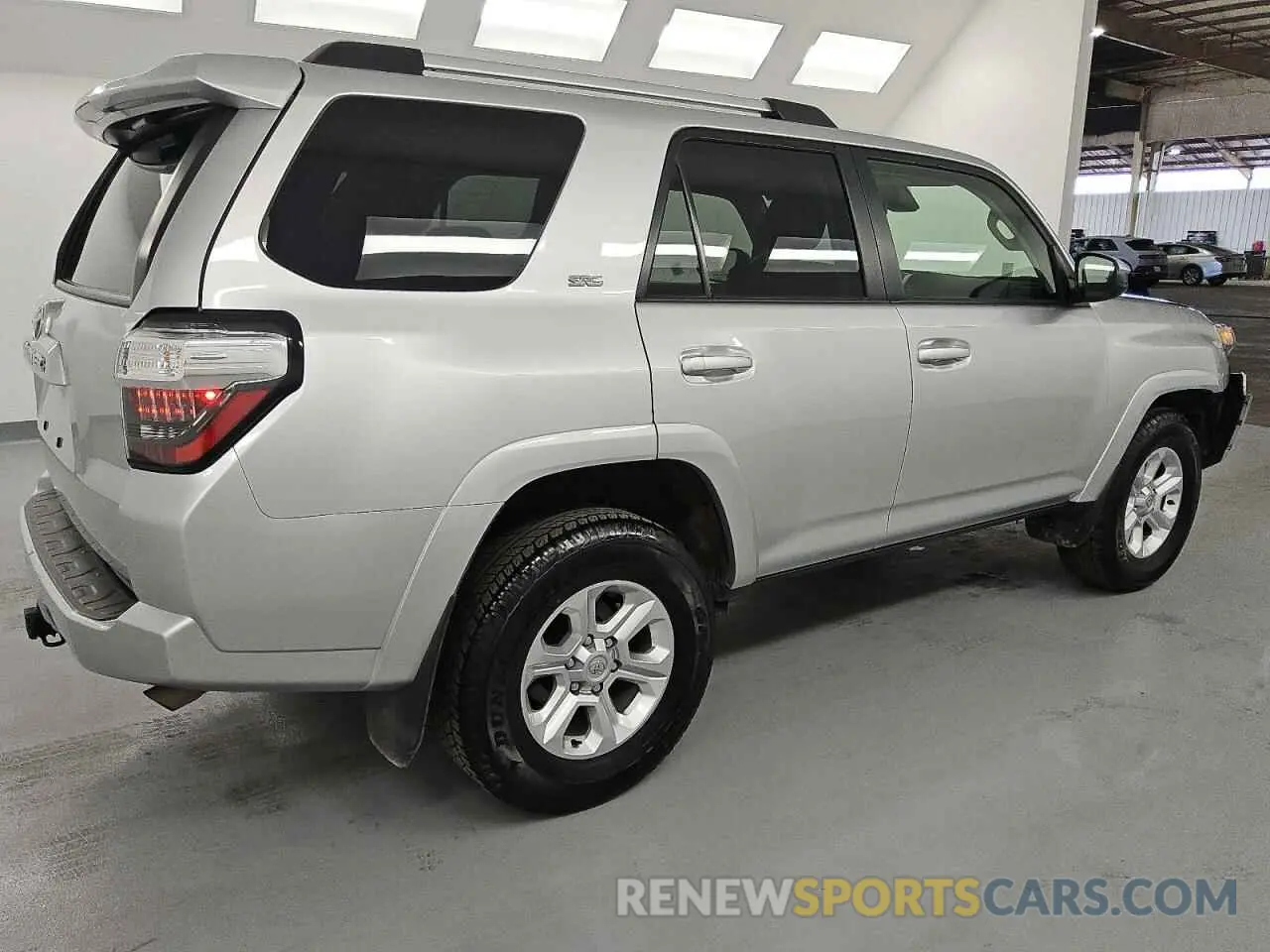 3 Photograph of a damaged car JTEEU5JR0N5262952 TOYOTA 4RUNNER 2022