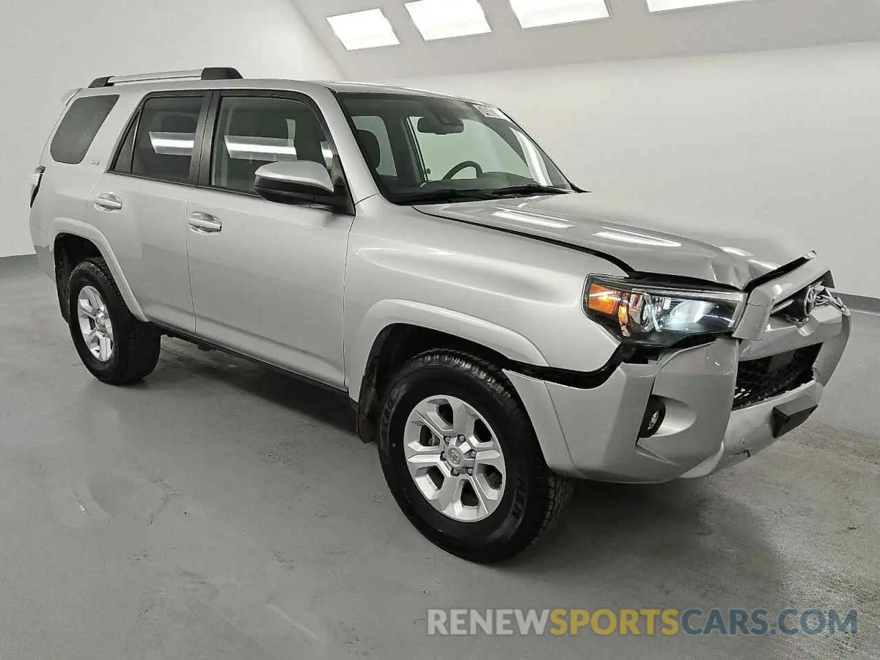 4 Photograph of a damaged car JTEEU5JR0N5262952 TOYOTA 4RUNNER 2022