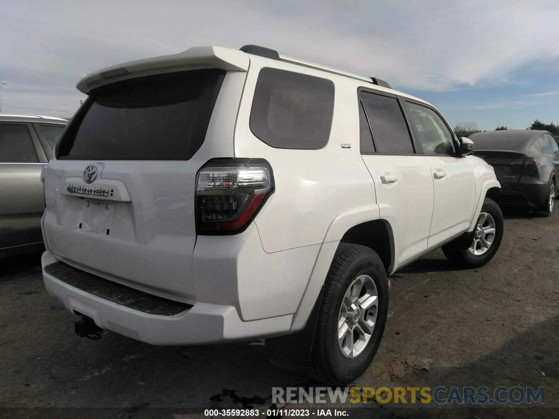 4 Photograph of a damaged car JTEEU5JR2N5255713 TOYOTA 4RUNNER 2022