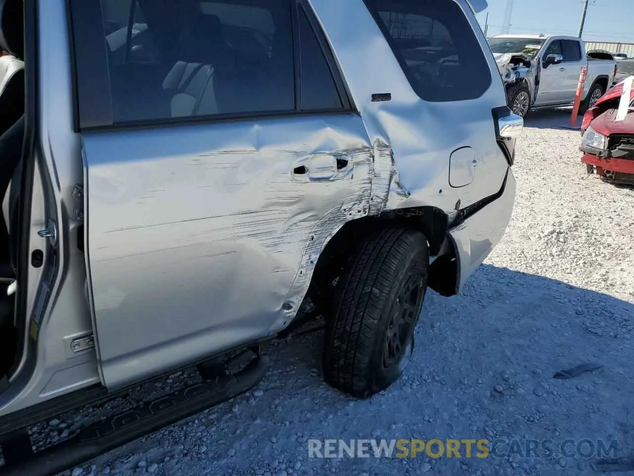 9 Photograph of a damaged car JTEEU5JR5N5261540 TOYOTA 4RUNNER 2022