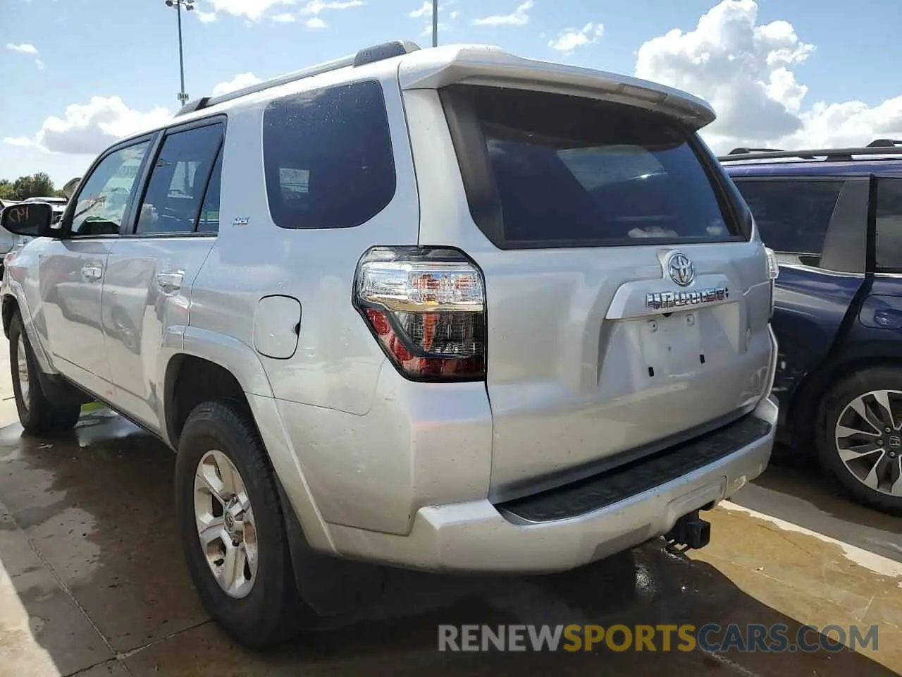2 Photograph of a damaged car JTEEU5JR6N5271171 TOYOTA 4RUNNER 2022