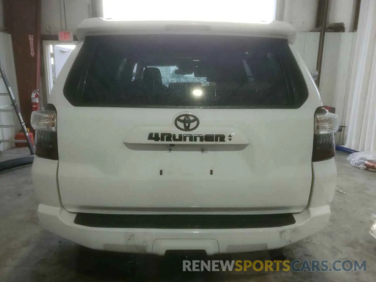 6 Photograph of a damaged car JTEFU5JR5N5254530 TOYOTA 4RUNNER 2022
